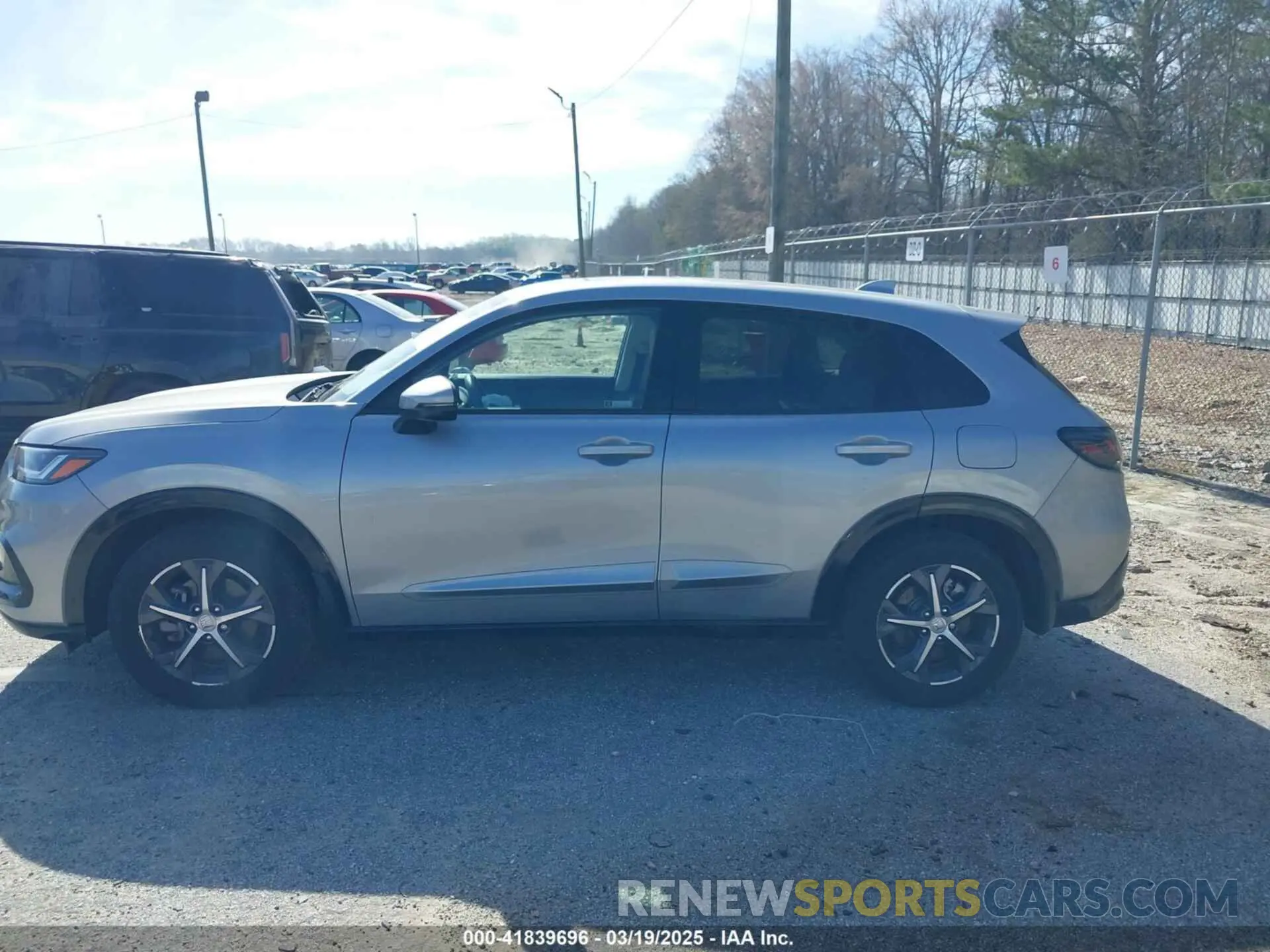 14 Photograph of a damaged car 3CZRZ1H76RM725577 HONDA HR-V 2024
