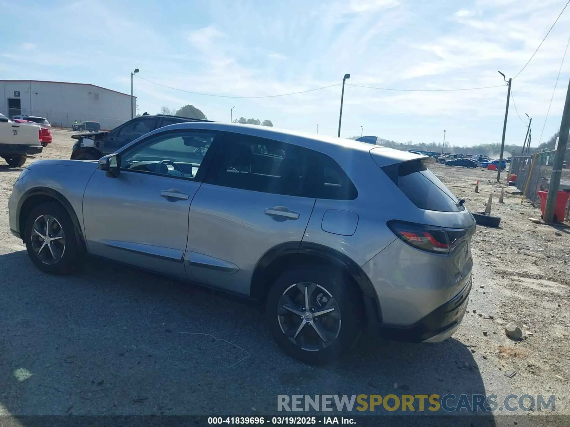 3 Photograph of a damaged car 3CZRZ1H76RM725577 HONDA HR-V 2024