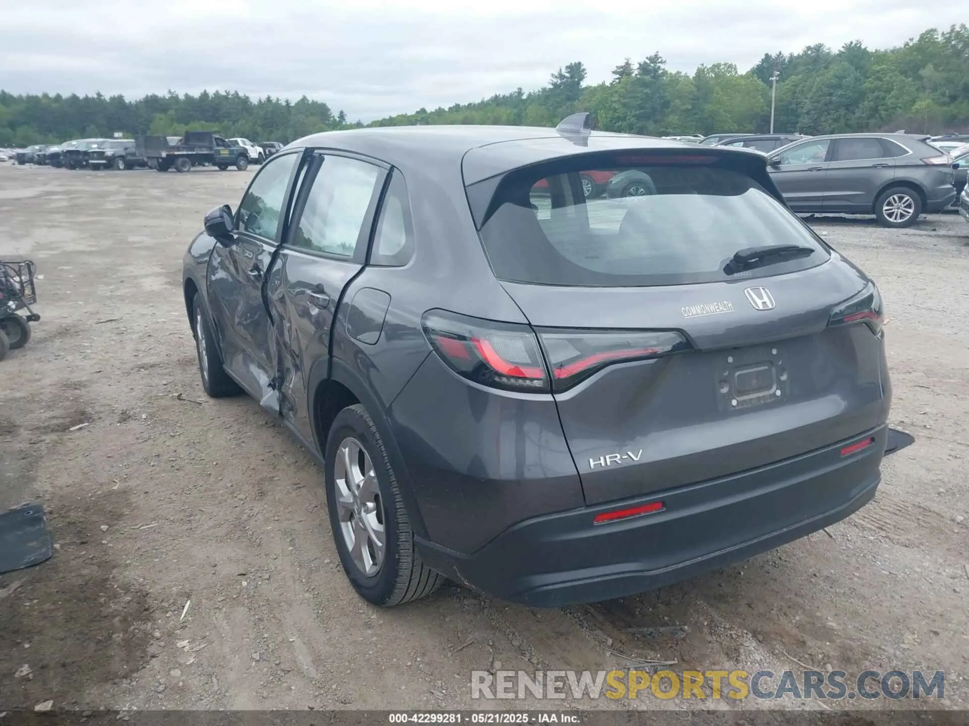 3 Photograph of a damaged car 3CZRZ2H30RM701729 HONDA HR-V 2024
