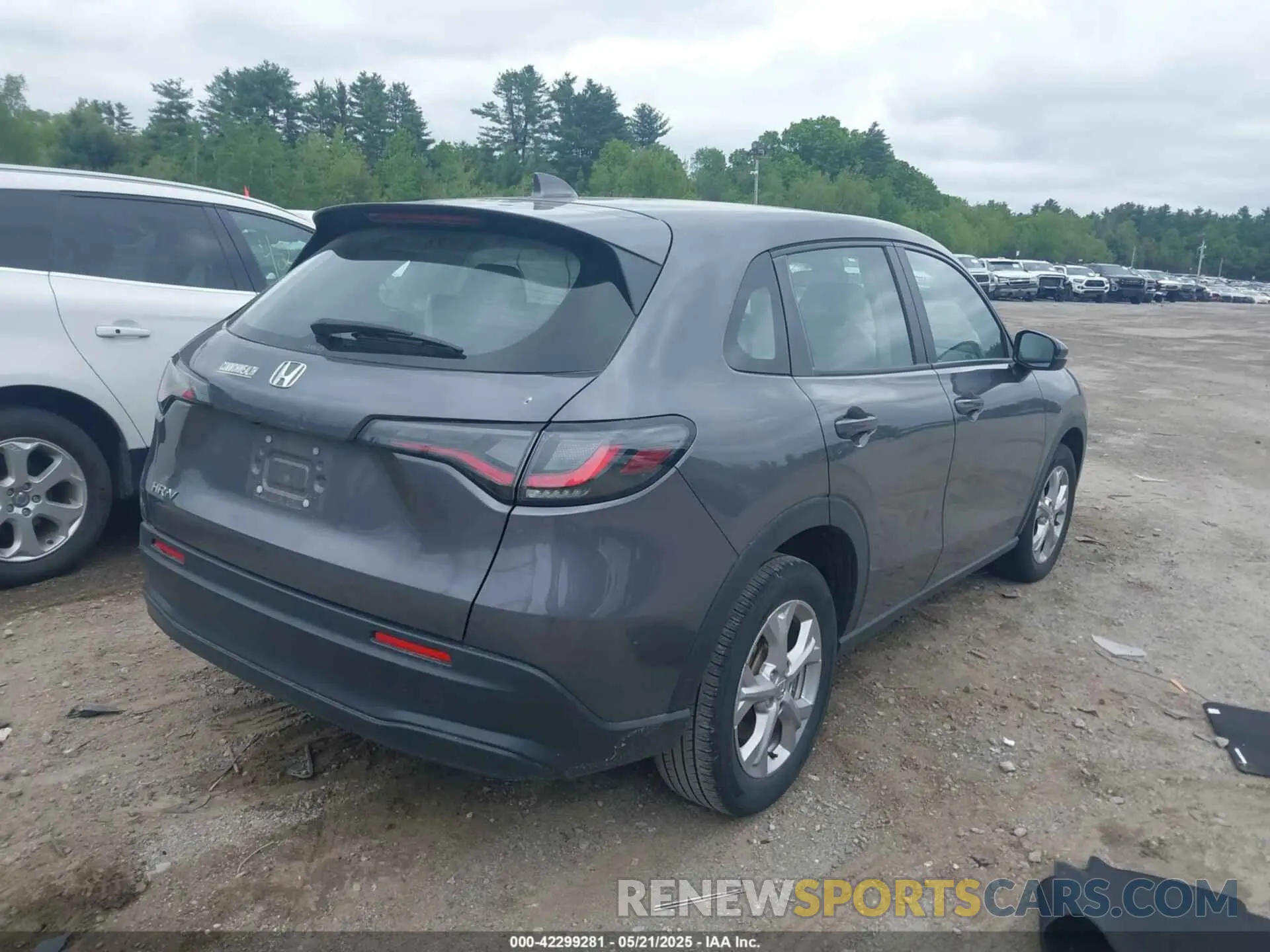 4 Photograph of a damaged car 3CZRZ2H30RM701729 HONDA HR-V 2024