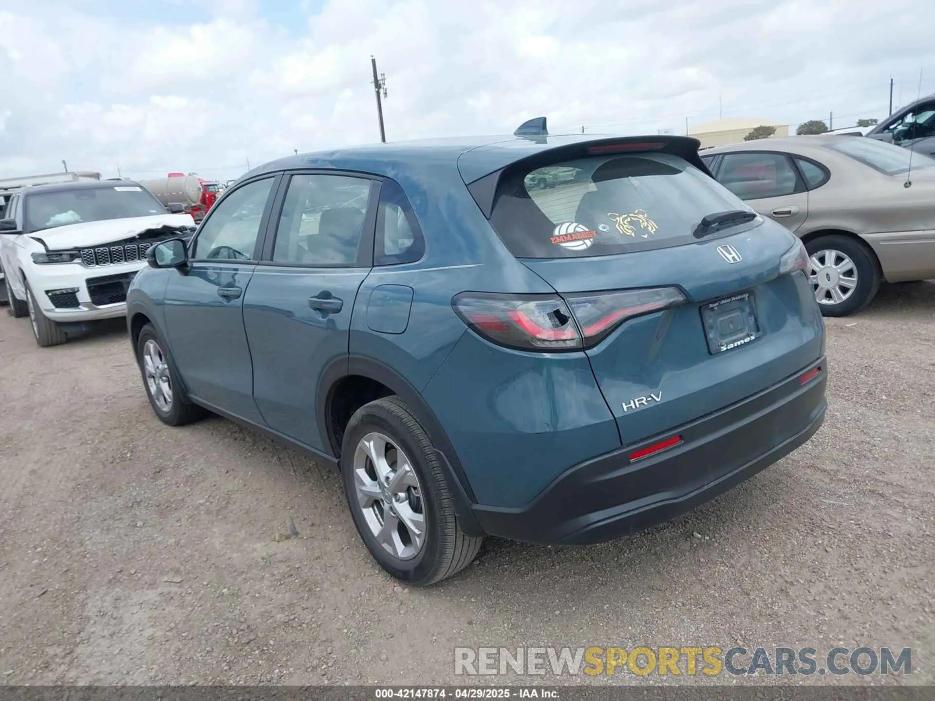 3 Photograph of a damaged car 3CZRZ2H30RM777970 HONDA HR-V 2024