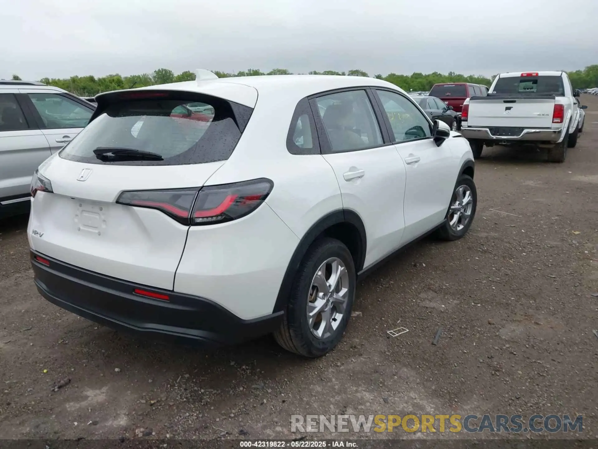 4 Photograph of a damaged car 3CZRZ2H33RM709002 HONDA HR-V 2024