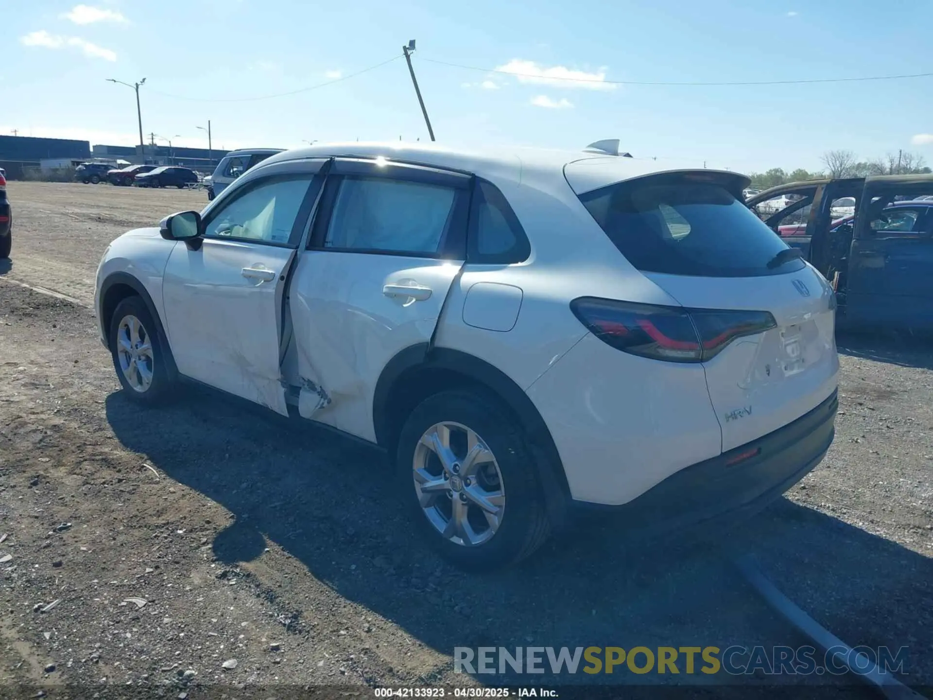 3 Photograph of a damaged car 3CZRZ2H34RM712345 HONDA HR-V 2024
