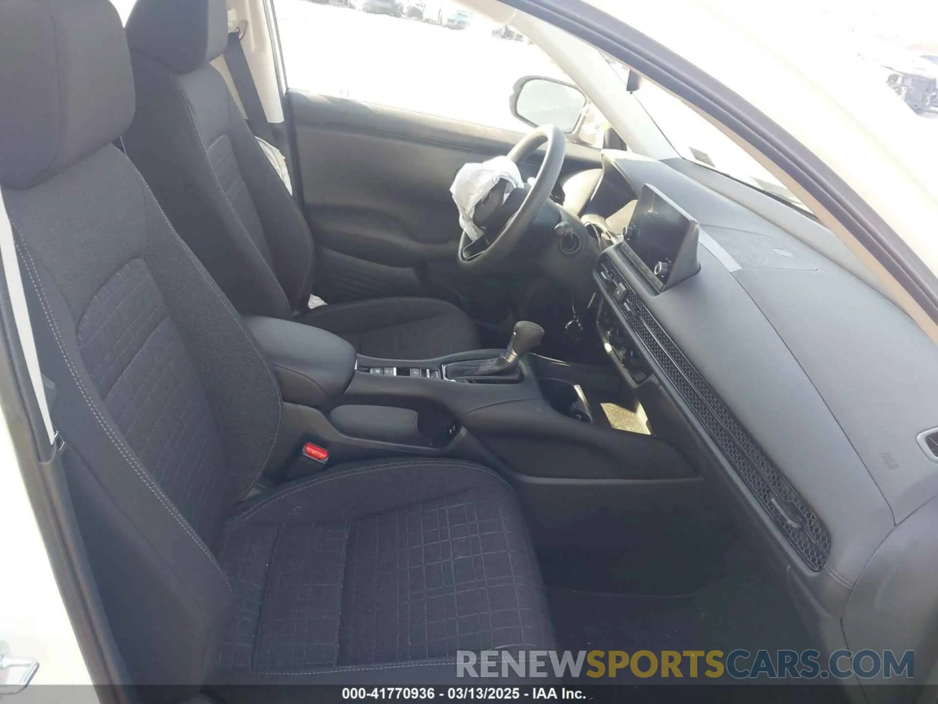 5 Photograph of a damaged car 3CZRZ2H36RM725419 HONDA HR-V 2024