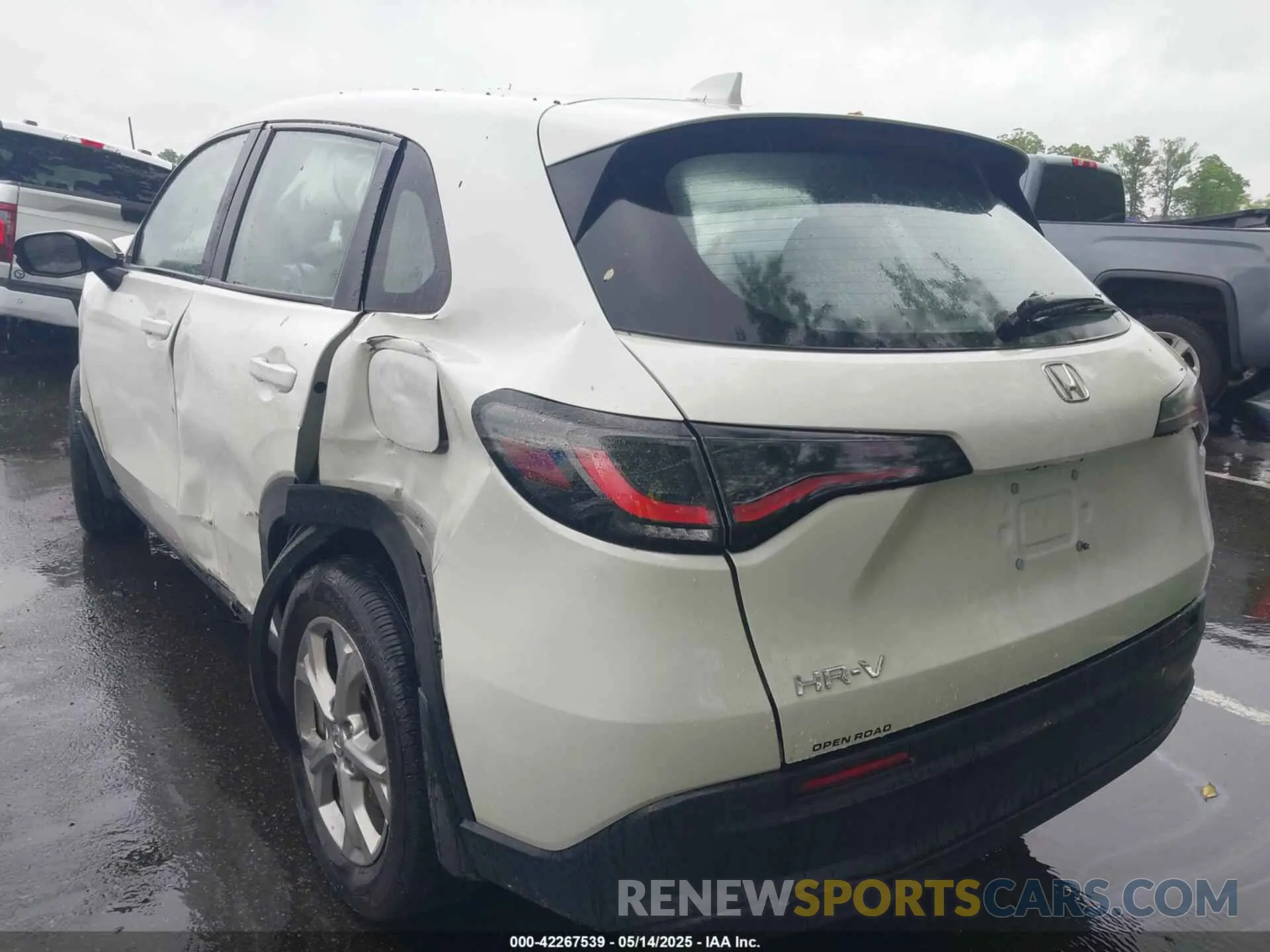 3 Photograph of a damaged car 3CZRZ2H36RM746674 HONDA HR-V 2024