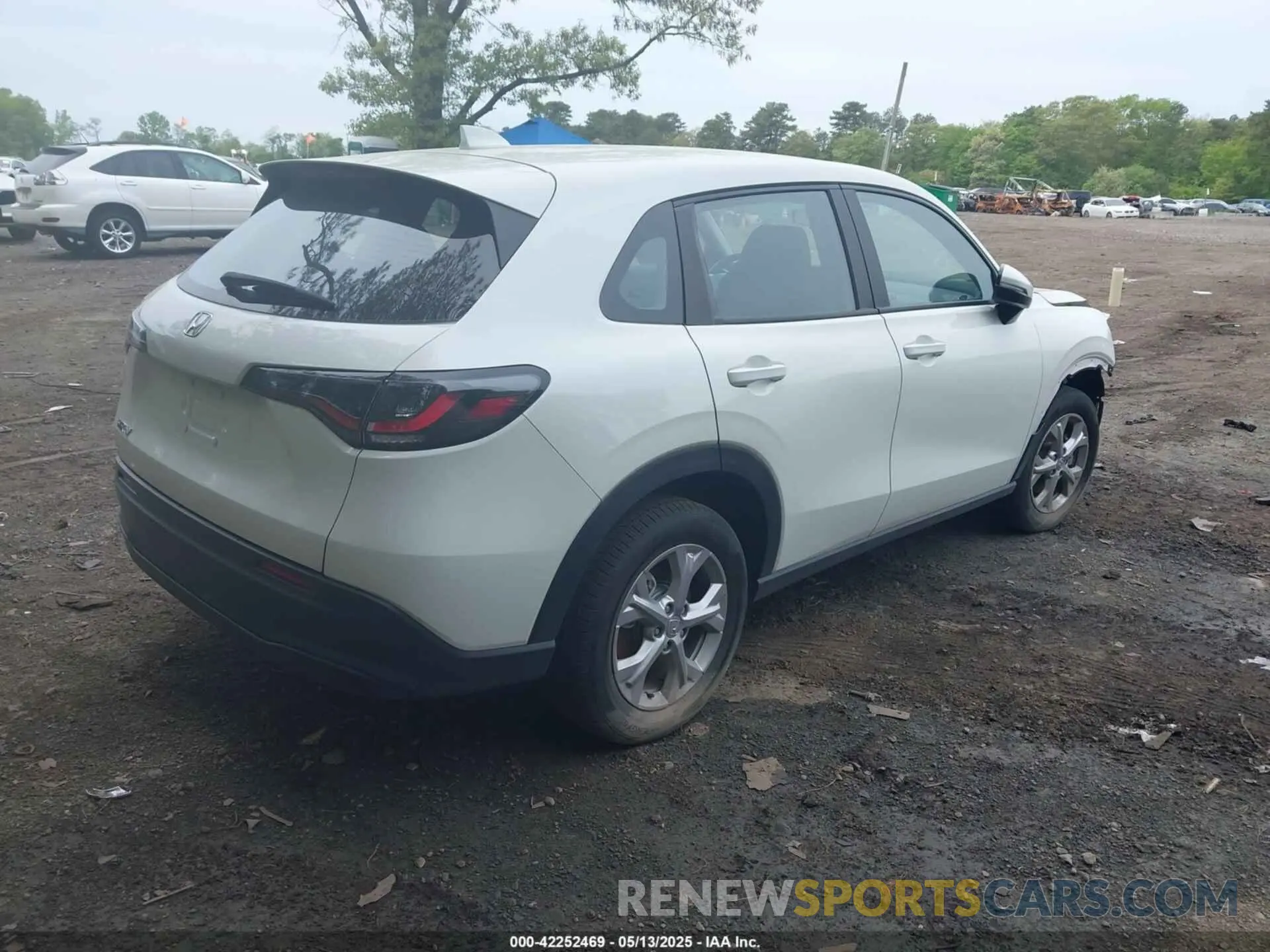 4 Photograph of a damaged car 3CZRZ2H36RM759084 HONDA HR-V 2024