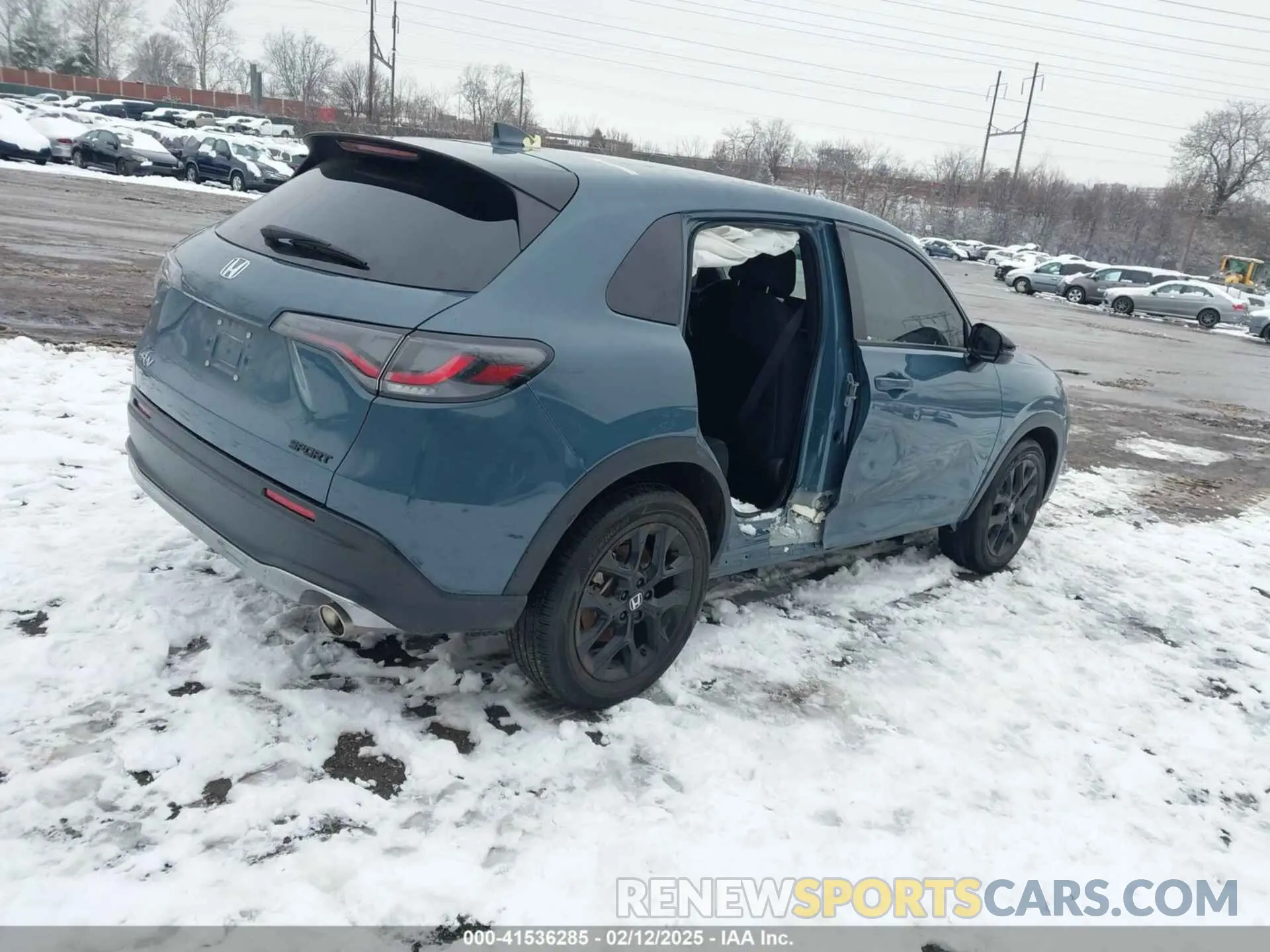4 Photograph of a damaged car 3CZRZ2H50RM701070 HONDA HR-V 2024