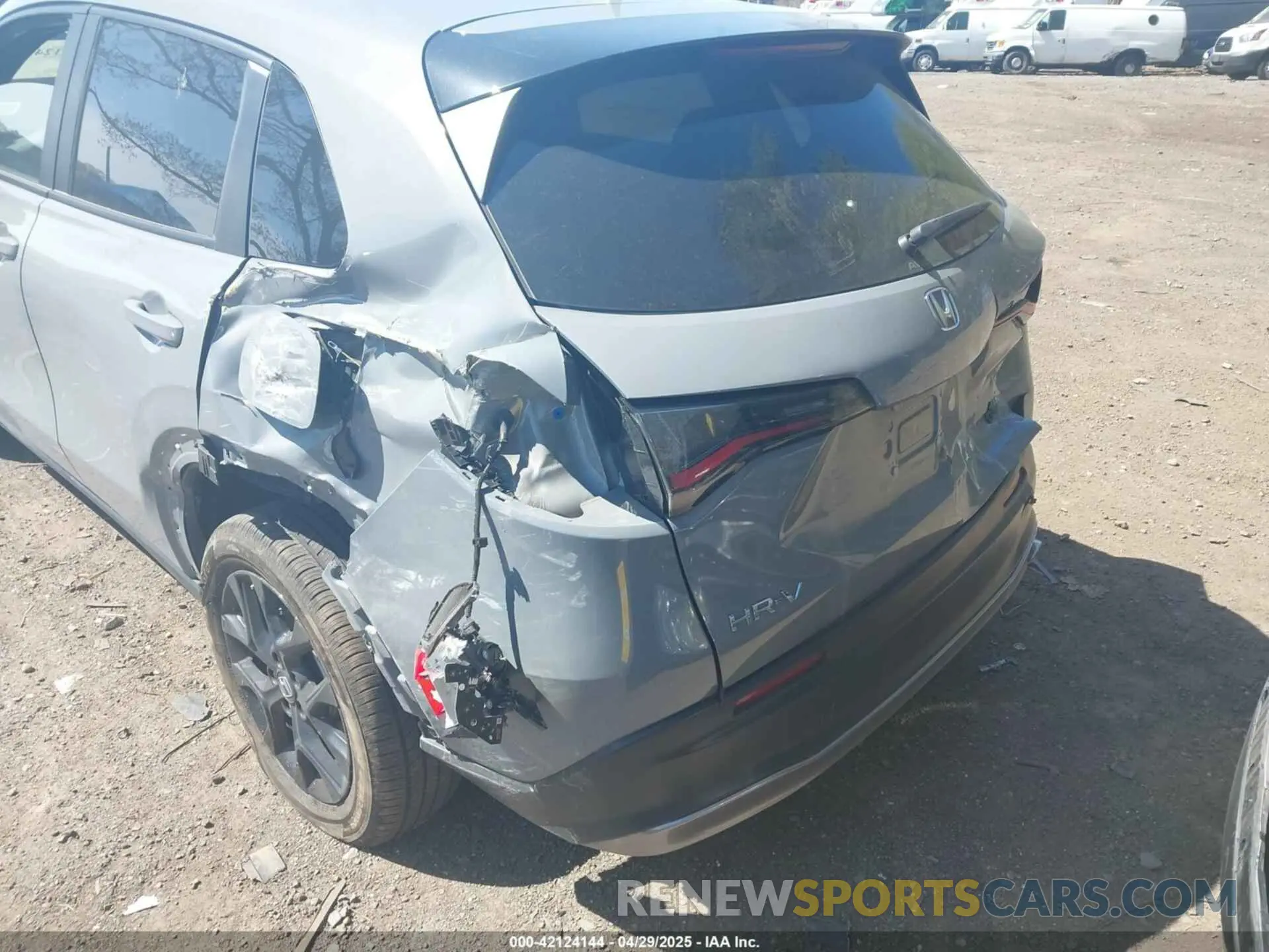 6 Photograph of a damaged car 3CZRZ2H50RM765321 HONDA HR-V 2024