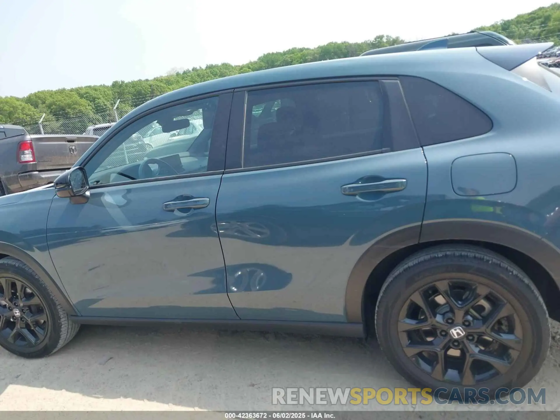 14 Photograph of a damaged car 3CZRZ2H53RM773820 HONDA HR-V 2024