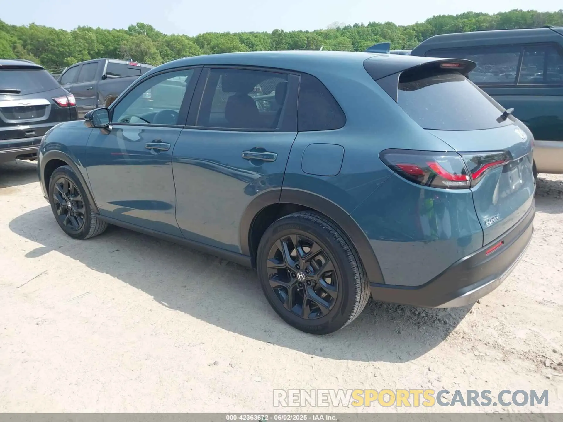 3 Photograph of a damaged car 3CZRZ2H53RM773820 HONDA HR-V 2024