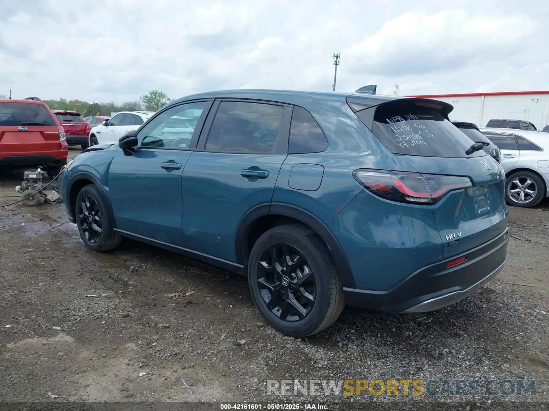 3 Photograph of a damaged car 3CZRZ2H55RM708743 HONDA HR-V 2024