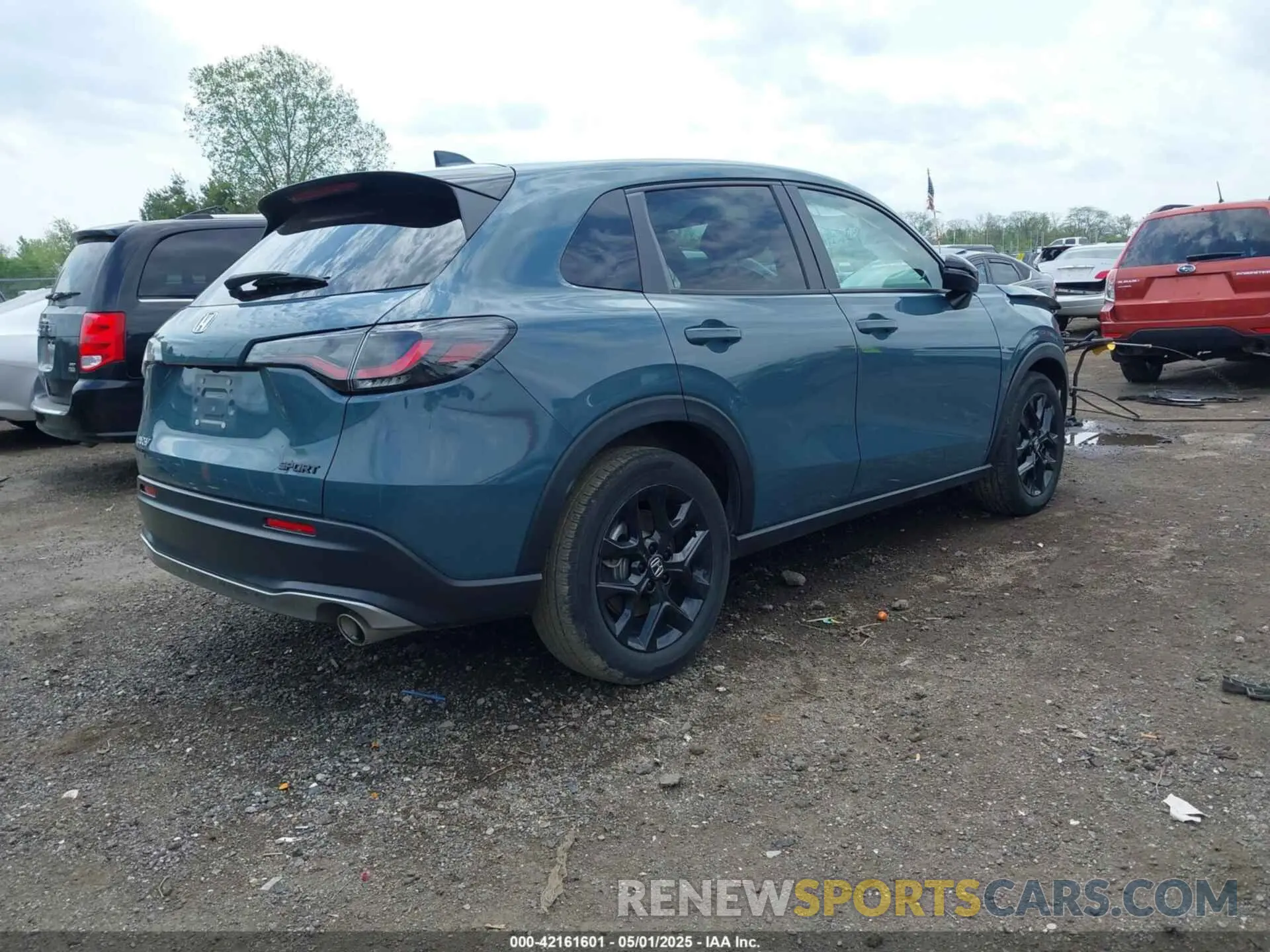 4 Photograph of a damaged car 3CZRZ2H55RM708743 HONDA HR-V 2024