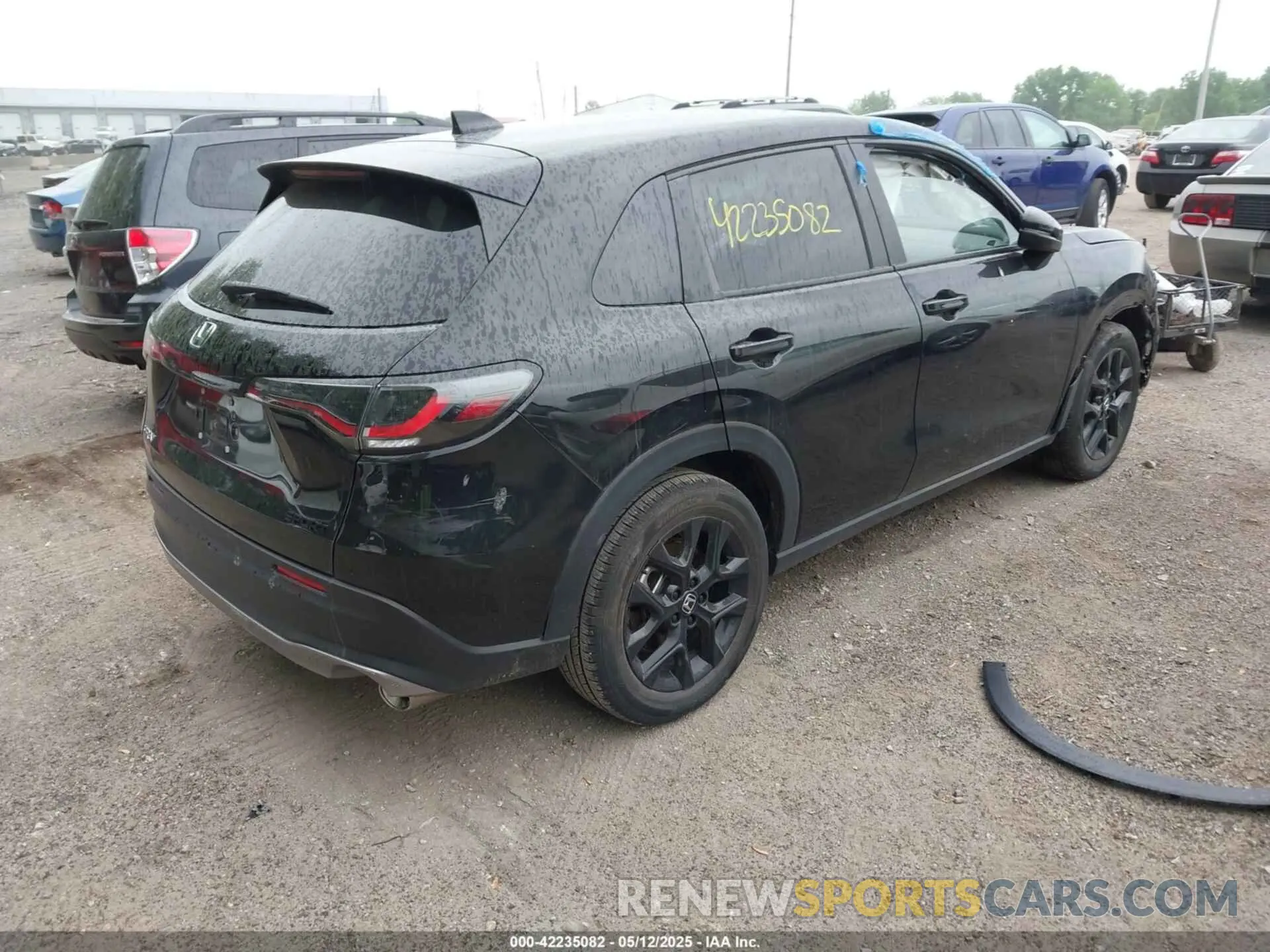 4 Photograph of a damaged car 3CZRZ2H57RM701390 HONDA HR-V 2024