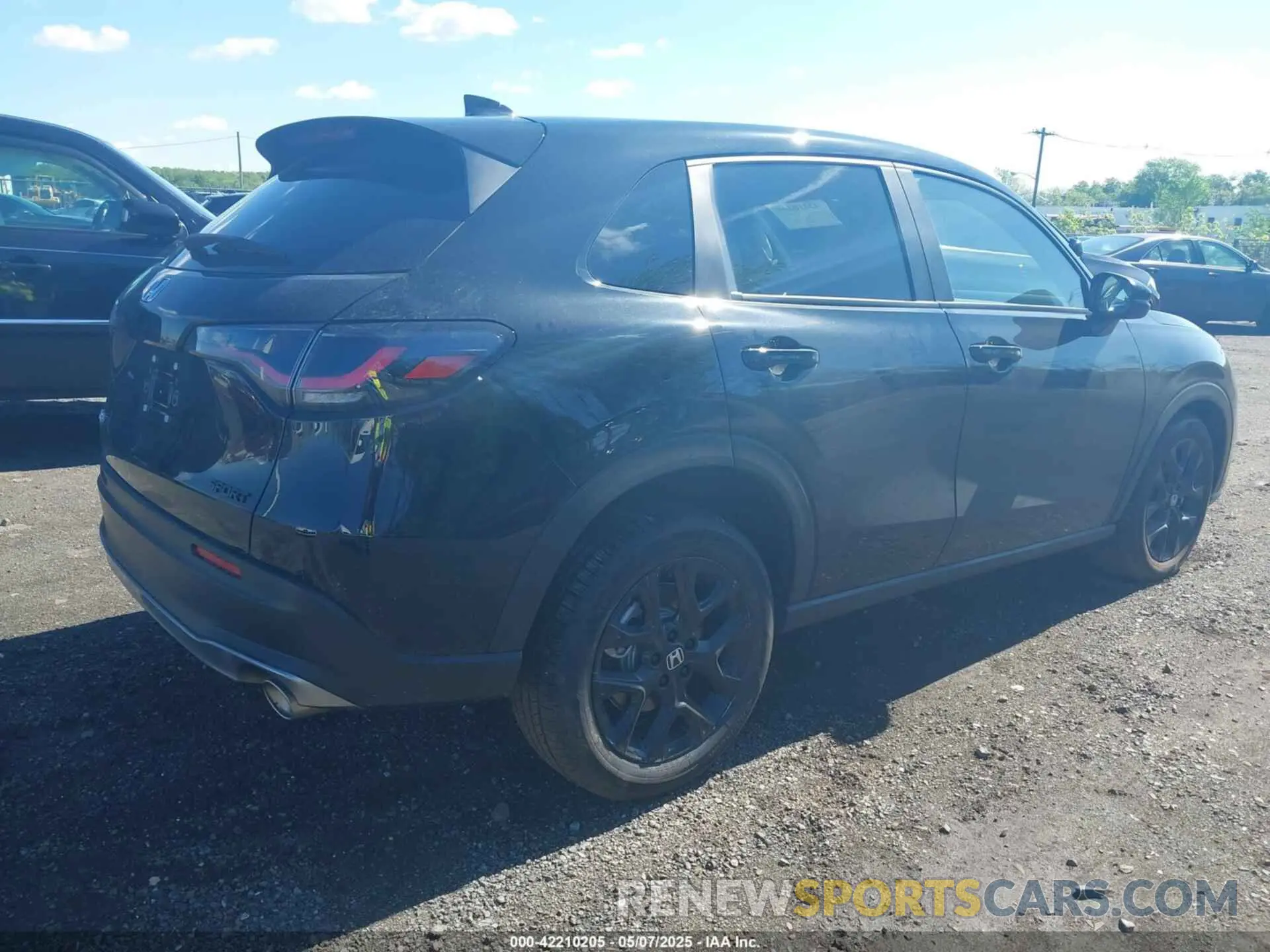 4 Photograph of a damaged car 3CZRZ2H57RM768992 HONDA HR-V 2024