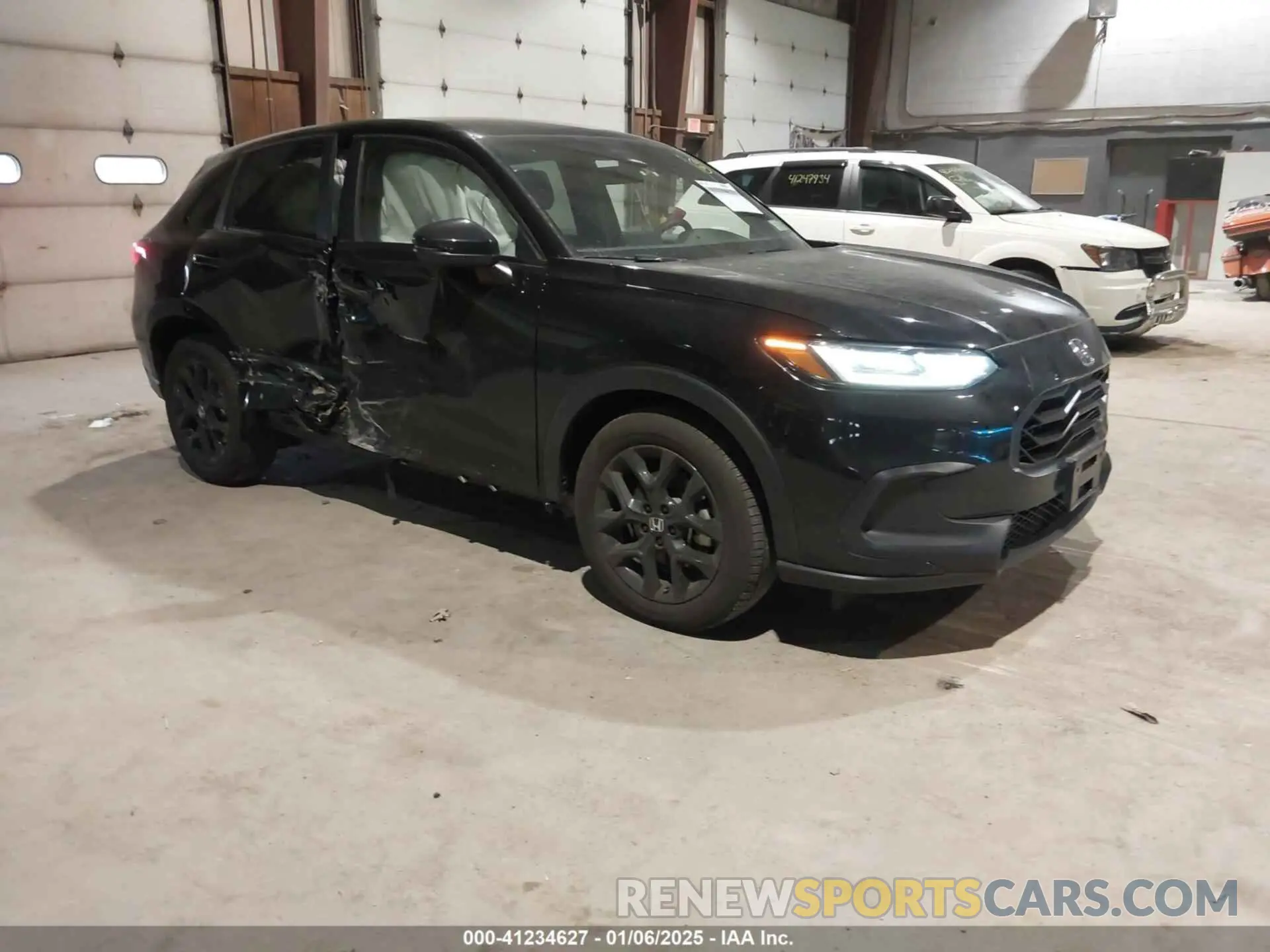 1 Photograph of a damaged car 3CZRZ2H58RM782917 HONDA HR-V 2024