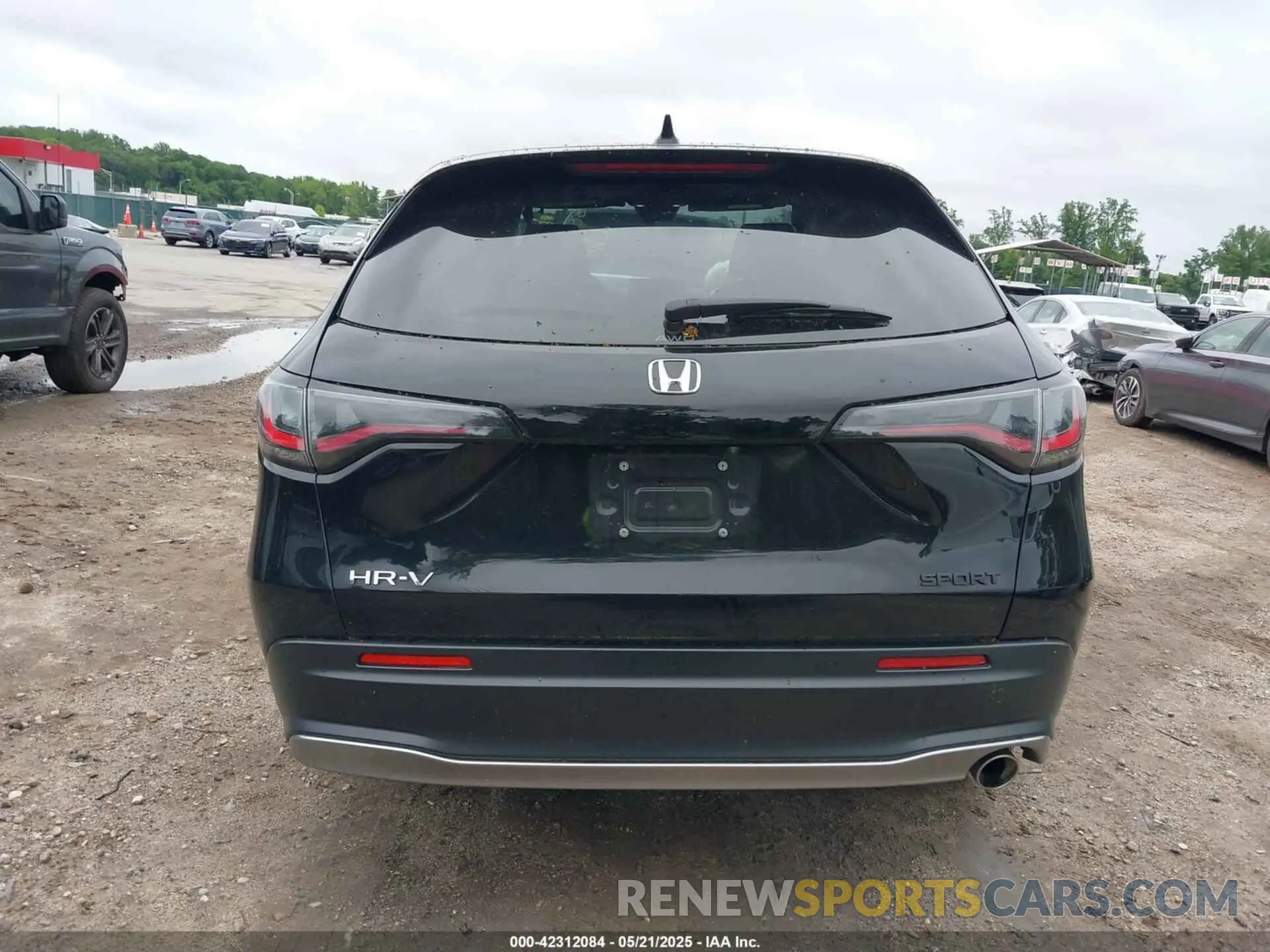 16 Photograph of a damaged car 3CZRZ2H59RM712228 HONDA HR-V 2024