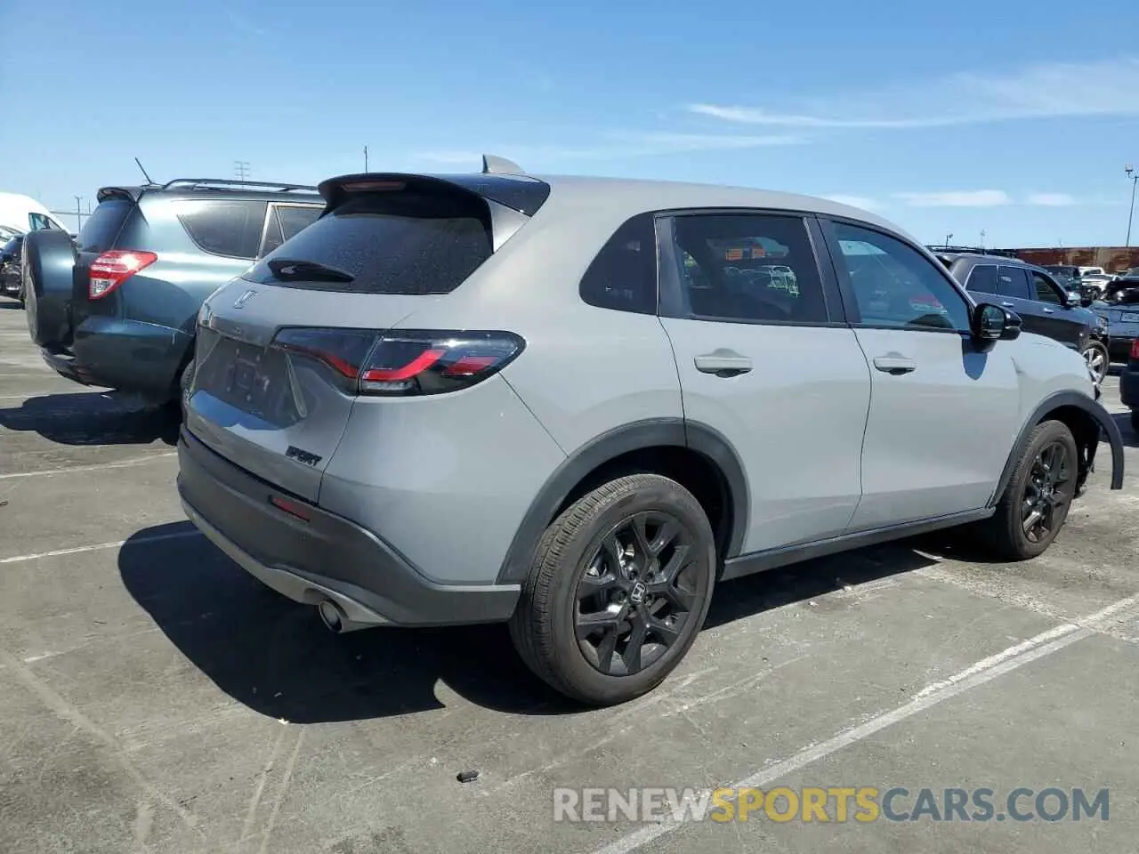 3 Photograph of a damaged car 3CZRZ2H59RM752924 HONDA HR-V 2024