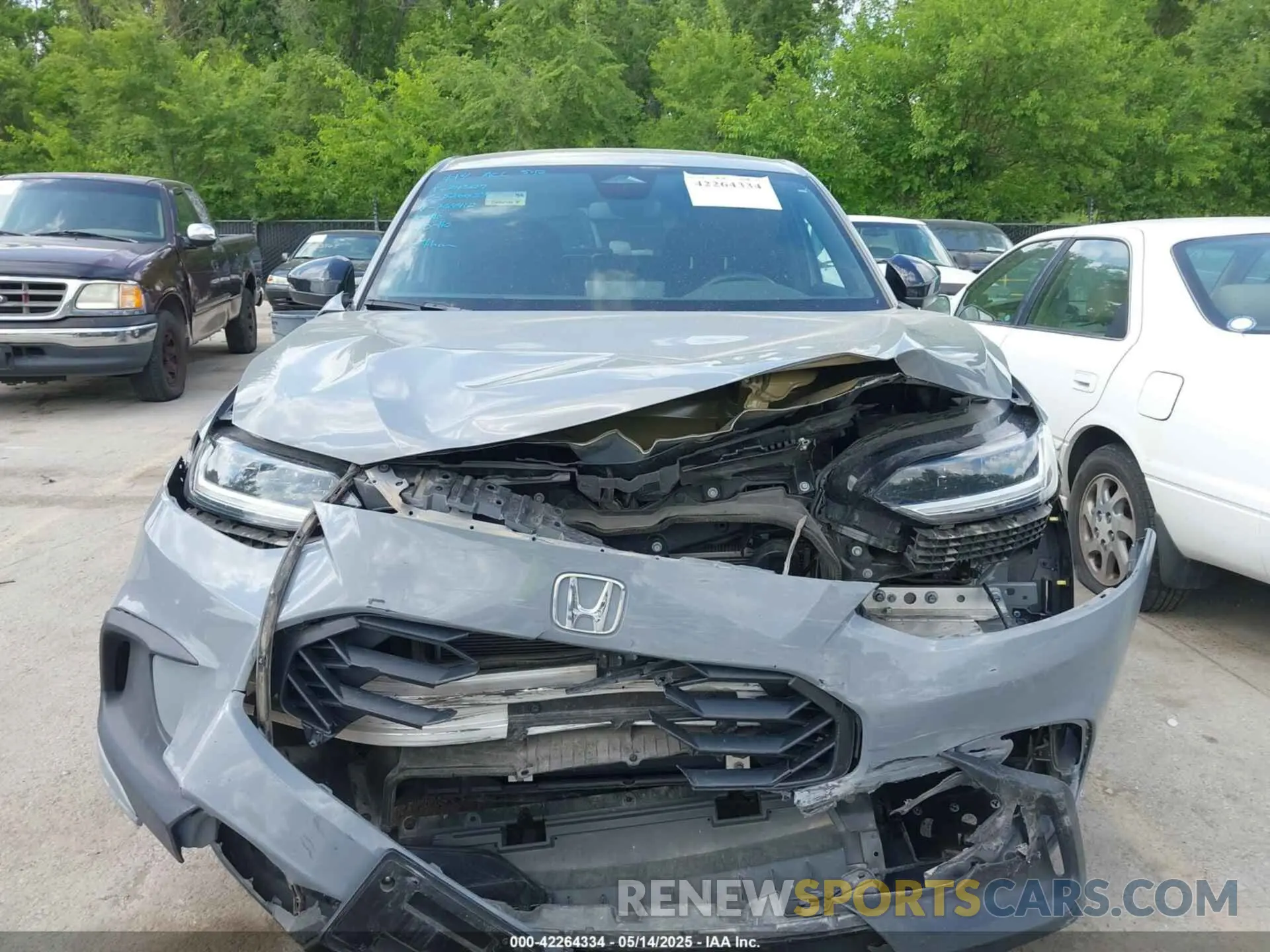 12 Photograph of a damaged car 3CZRZ2H59RM764412 HONDA HR-V 2024