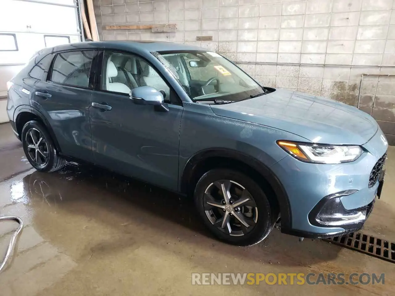 4 Photograph of a damaged car 3CZRZ2H70RM739044 HONDA HR-V 2024