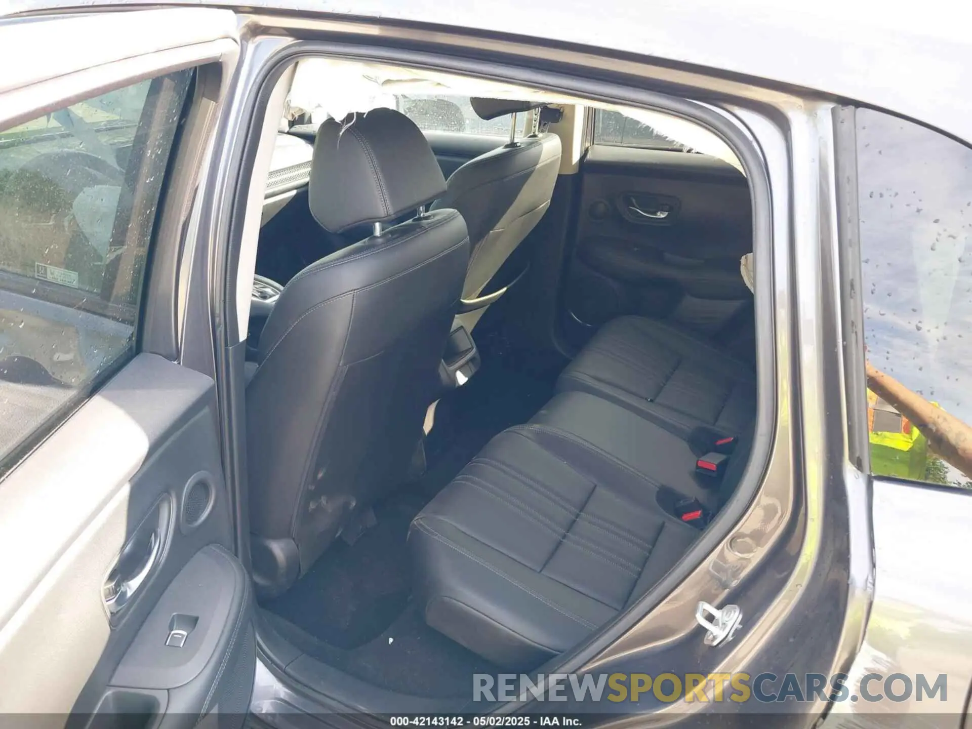 8 Photograph of a damaged car 3CZRZ2H73RM714011 HONDA HR-V 2024