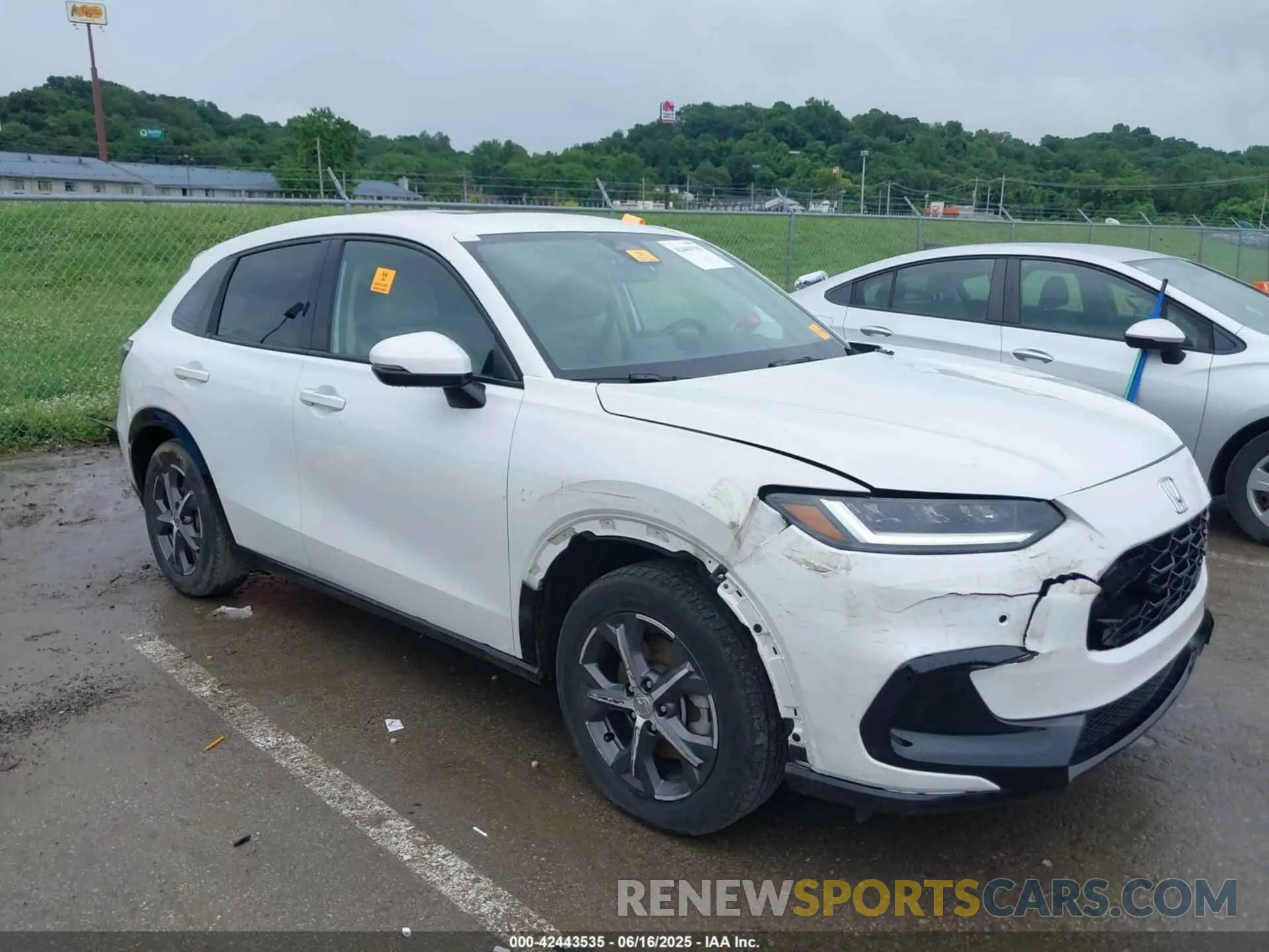 1 Photograph of a damaged car 3CZRZ2H73RM729561 HONDA HR-V 2024