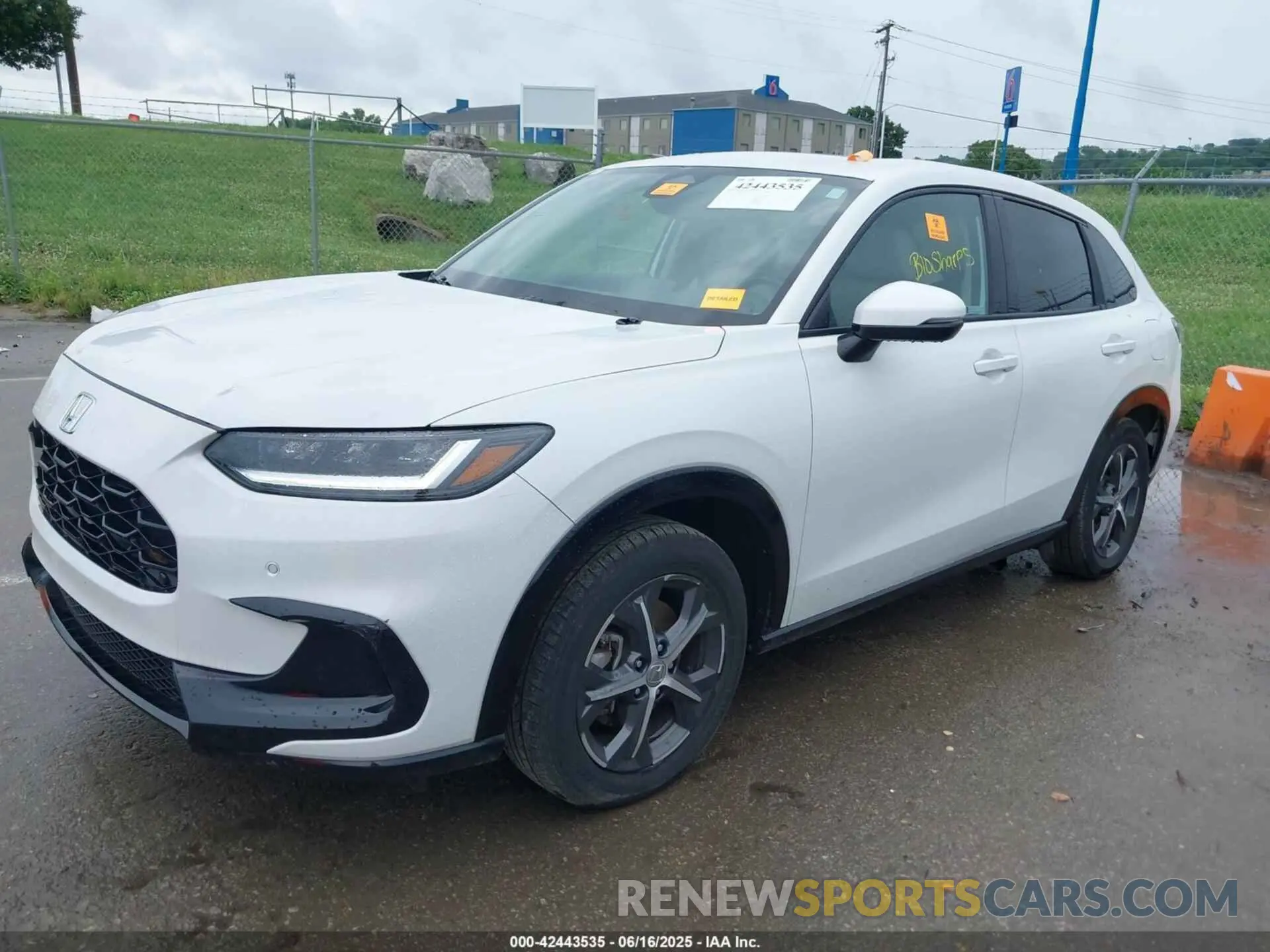 2 Photograph of a damaged car 3CZRZ2H73RM729561 HONDA HR-V 2024