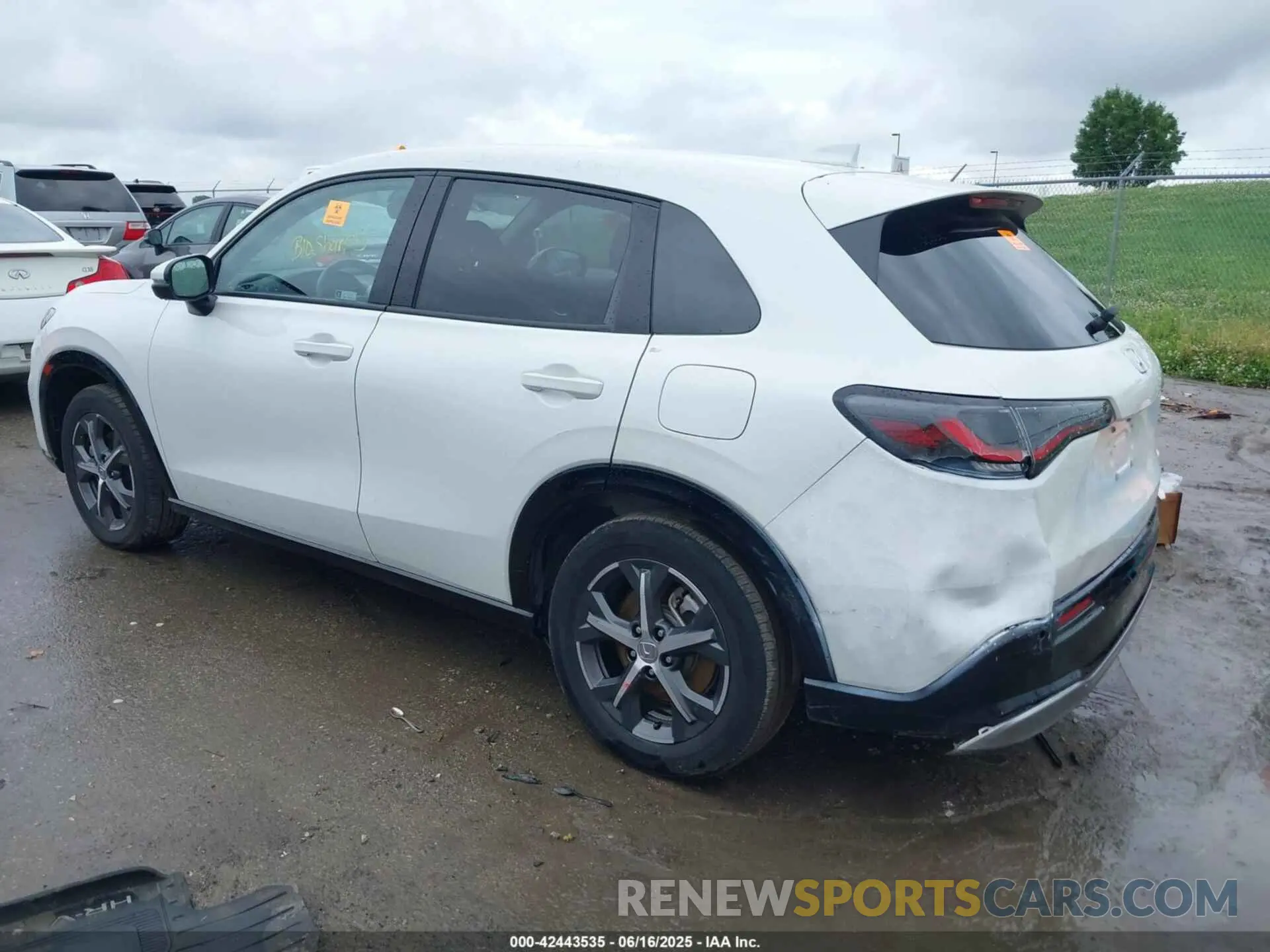 3 Photograph of a damaged car 3CZRZ2H73RM729561 HONDA HR-V 2024