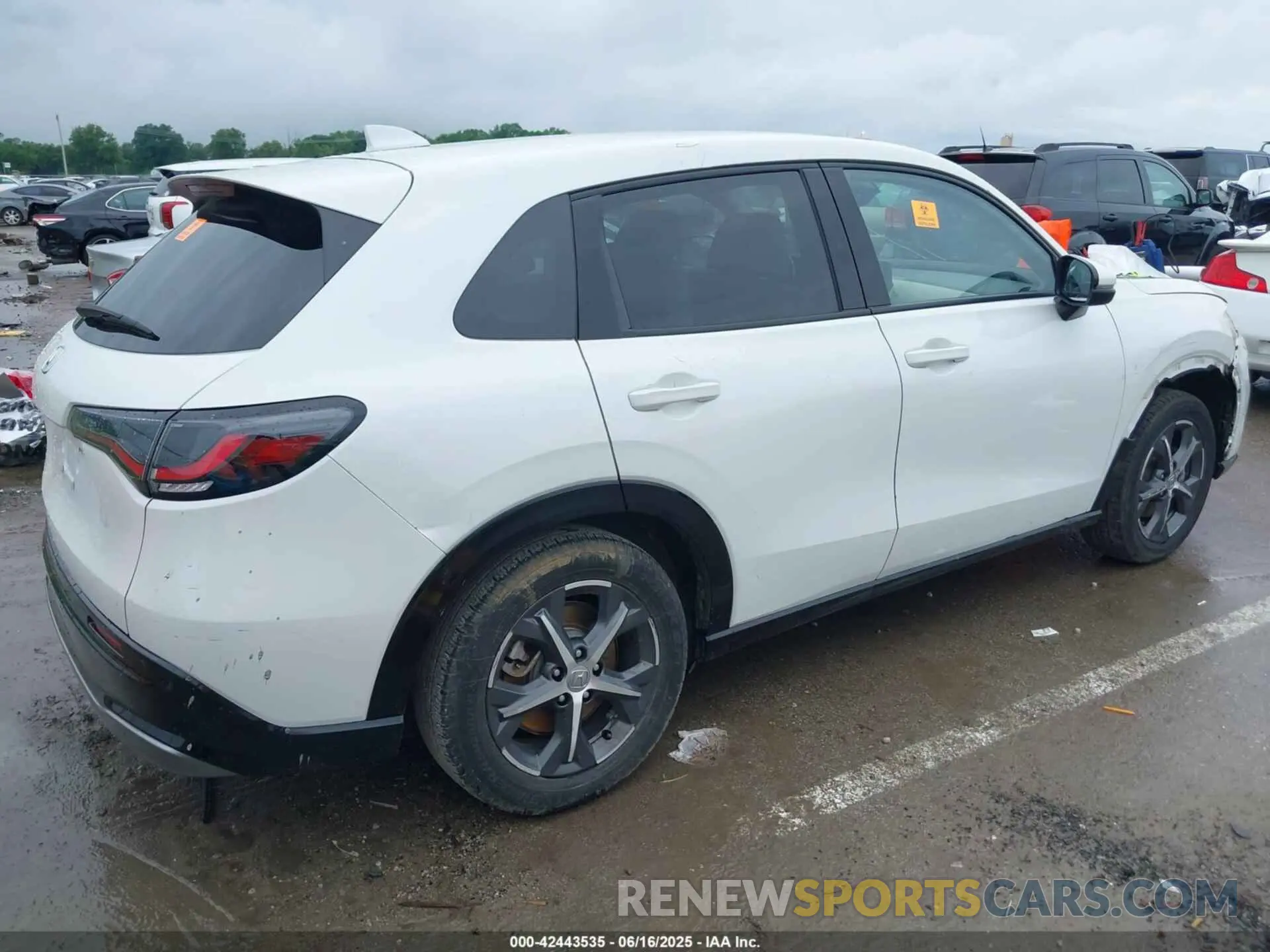 4 Photograph of a damaged car 3CZRZ2H73RM729561 HONDA HR-V 2024