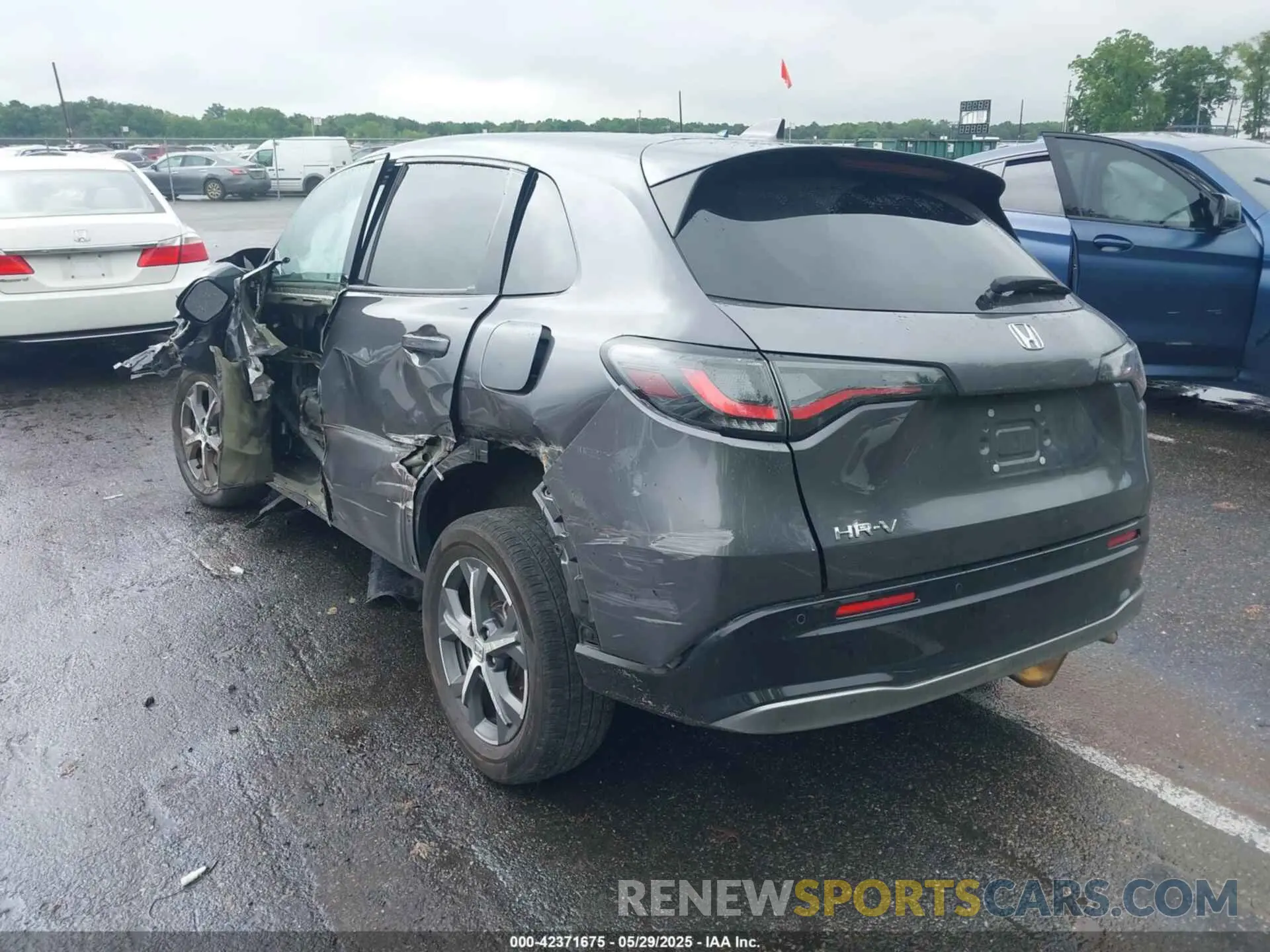 3 Photograph of a damaged car 3CZRZ2H77RM777208 HONDA HR-V 2024