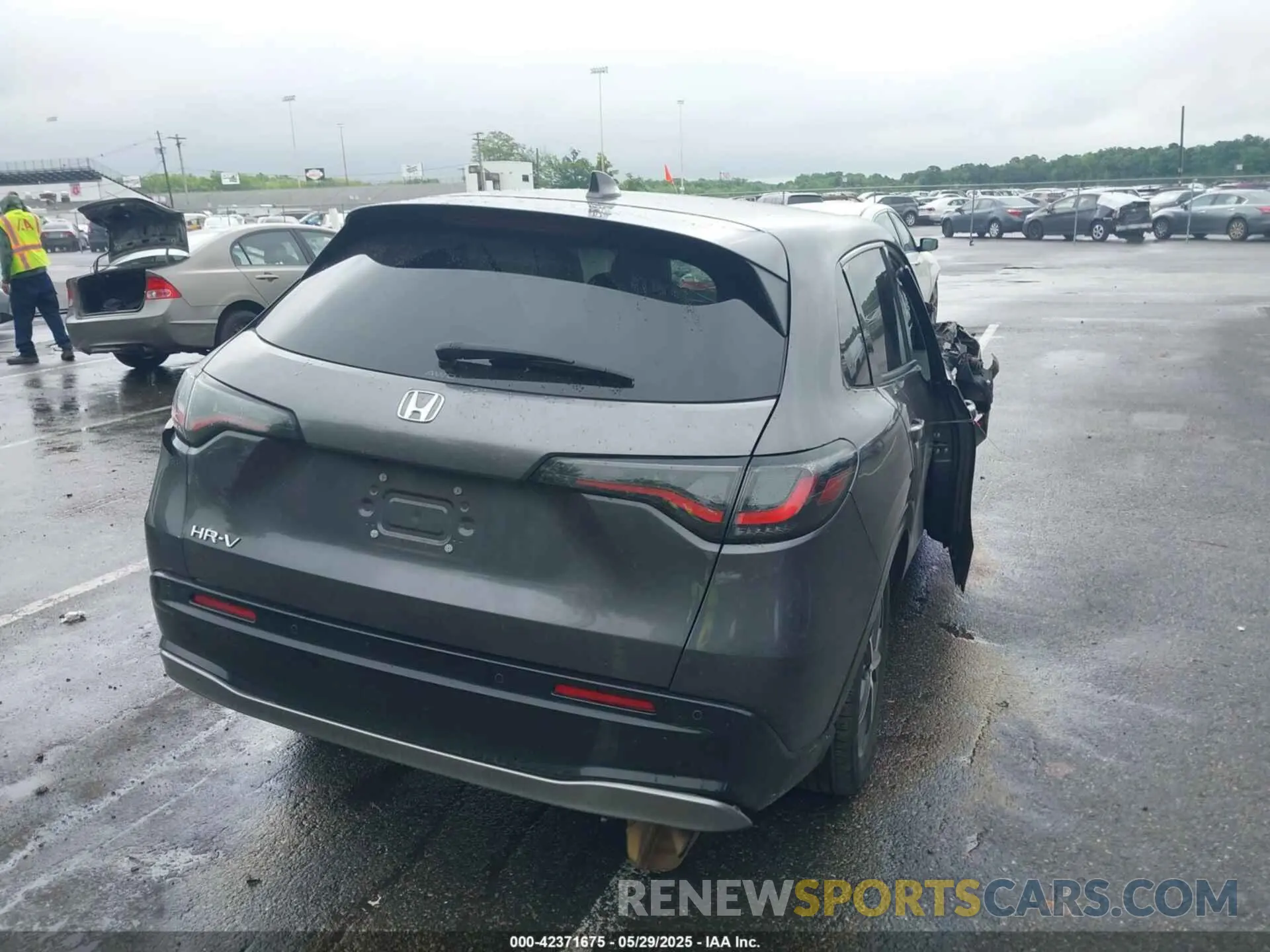 4 Photograph of a damaged car 3CZRZ2H77RM777208 HONDA HR-V 2024
