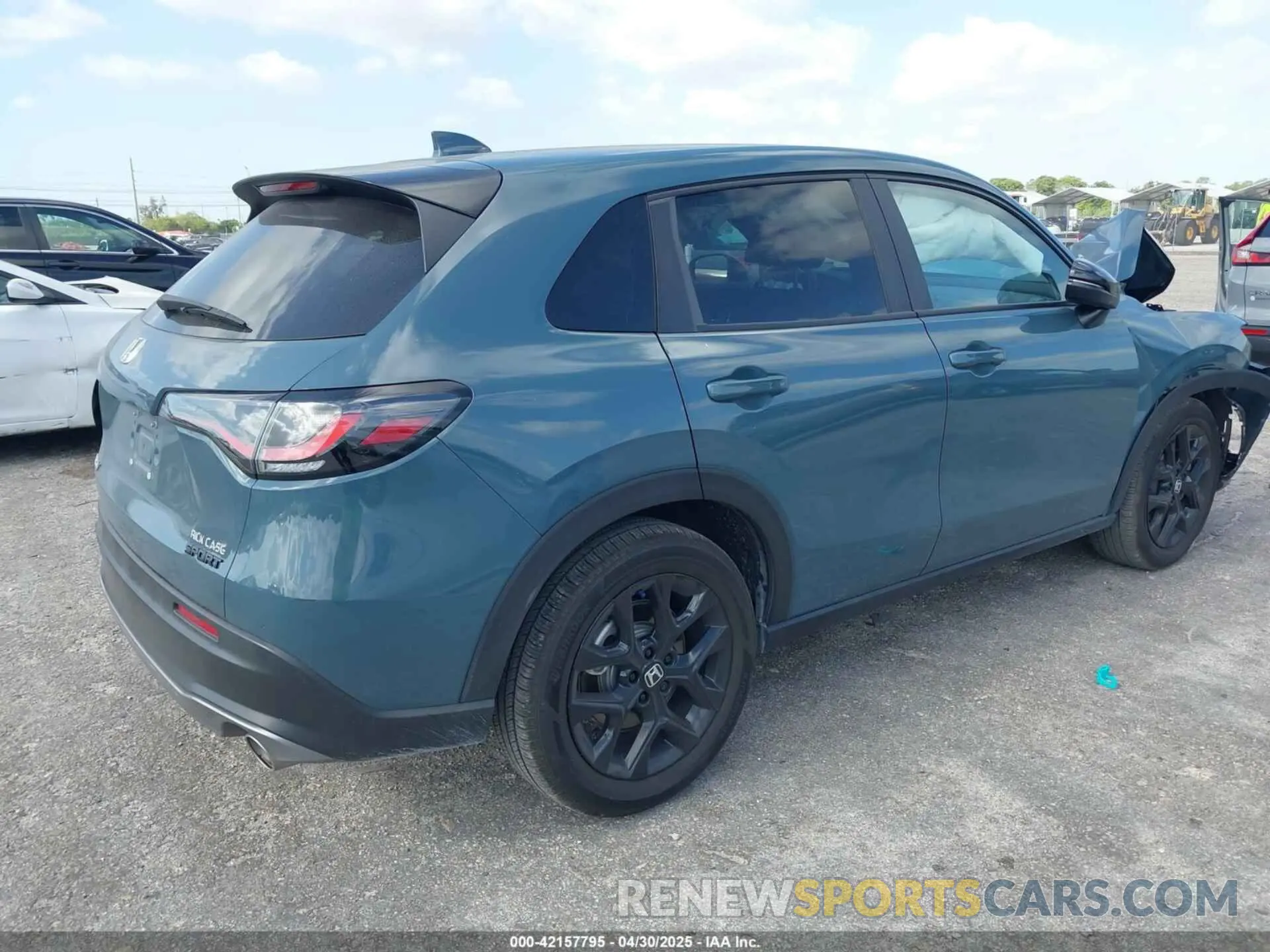 4 Photograph of a damaged car 3CZ3Z1H55SM705048 HONDA HR-V 2025