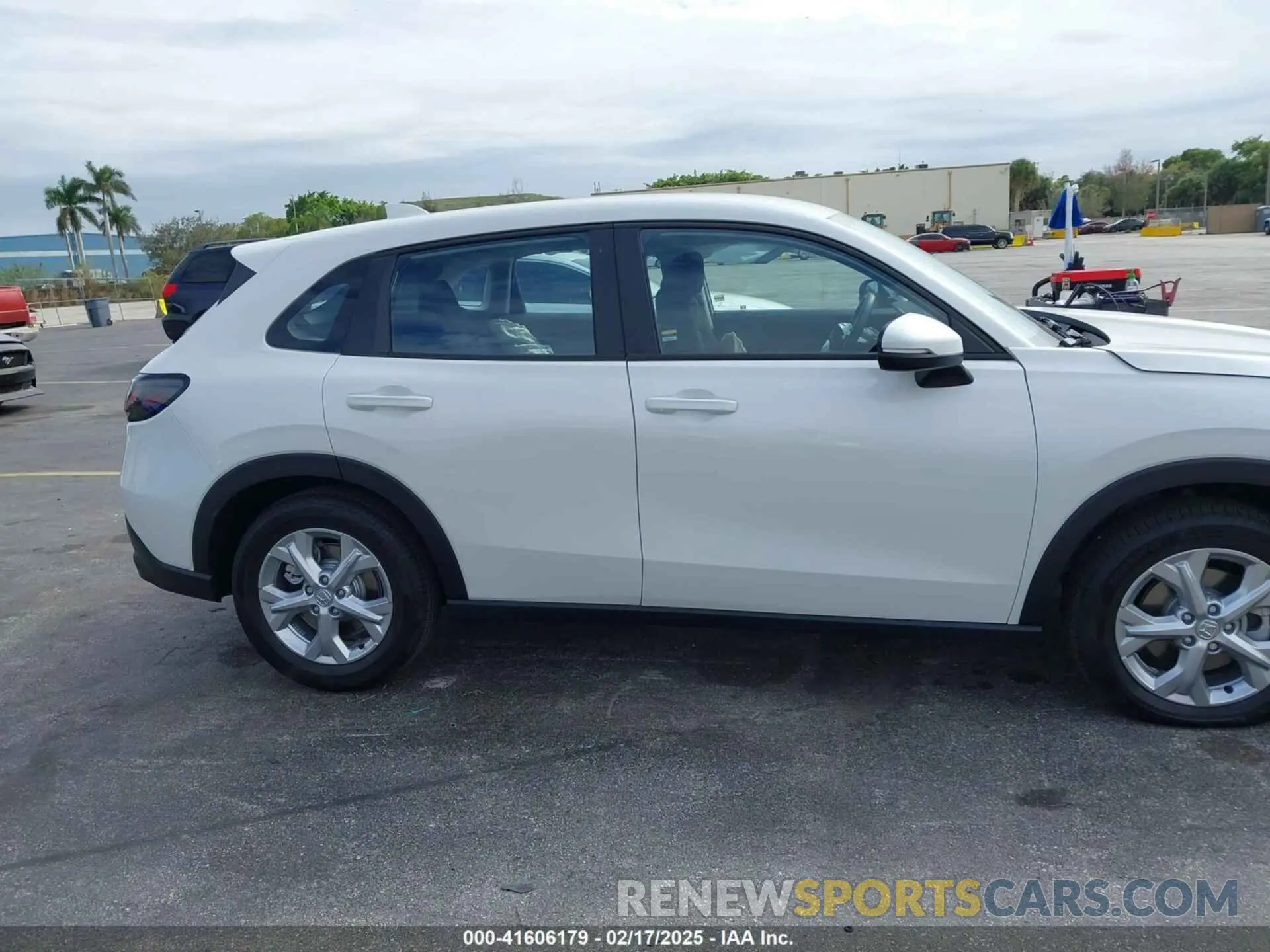 13 Photograph of a damaged car 3CZRZ1H30SM734875 HONDA HR-V 2025