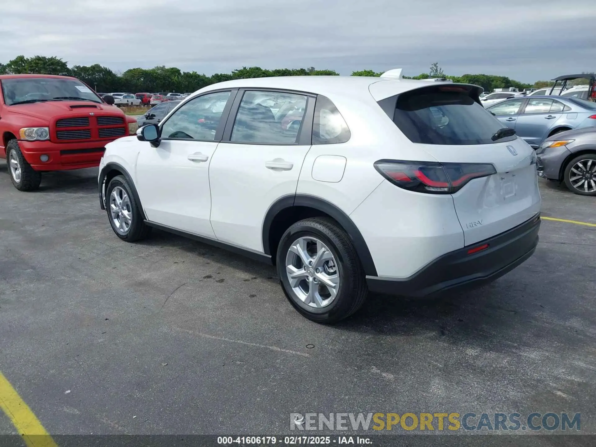3 Photograph of a damaged car 3CZRZ1H30SM734875 HONDA HR-V 2025