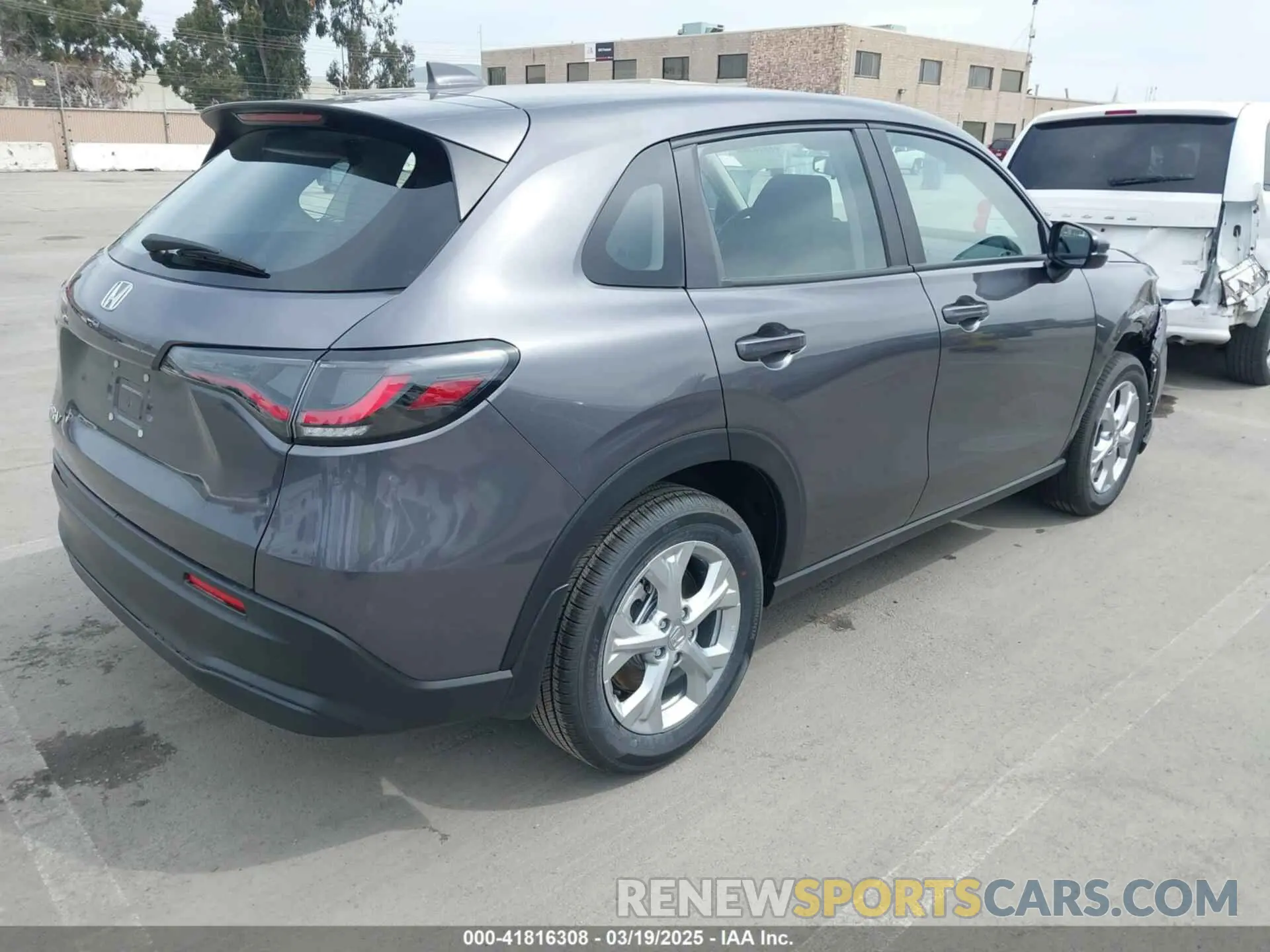 4 Photograph of a damaged car 3CZRZ1H31SM717311 HONDA HR-V 2025