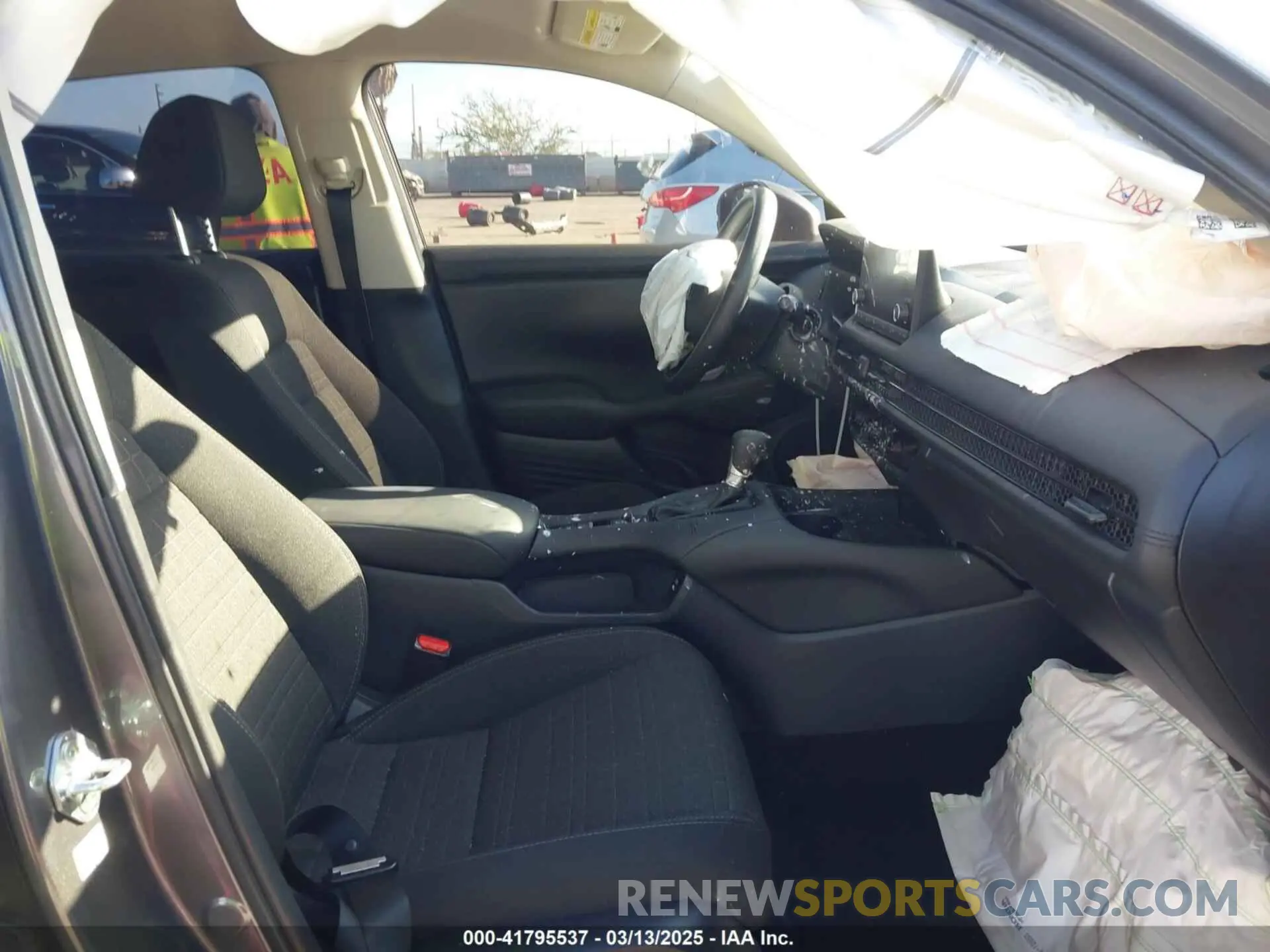 5 Photograph of a damaged car 3CZRZ1H33SM714183 HONDA HR-V 2025