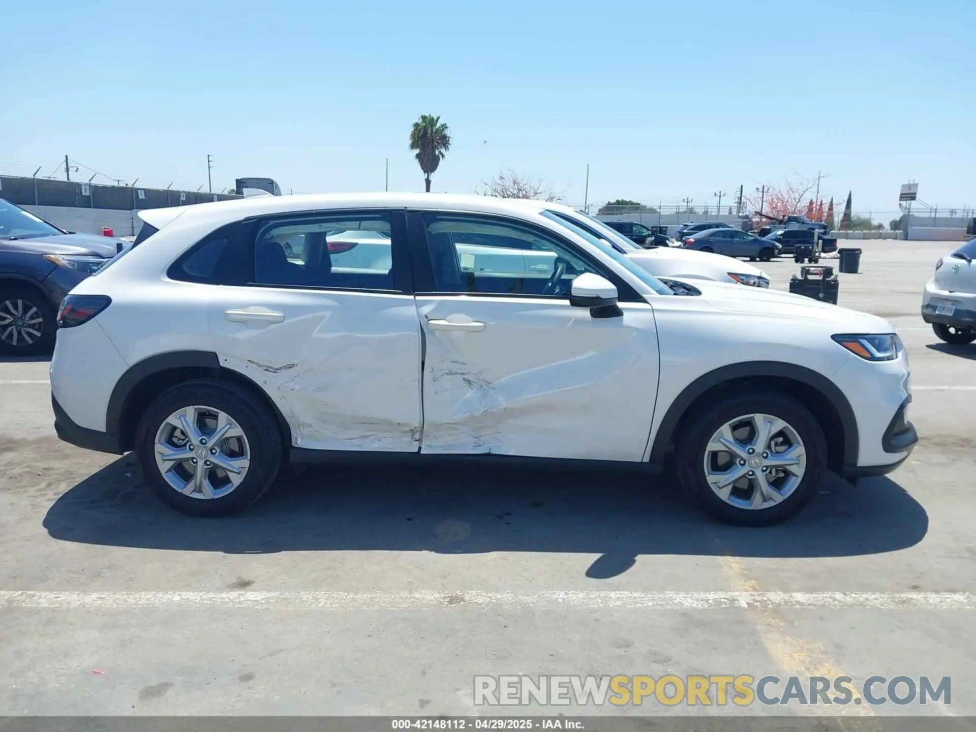 14 Photograph of a damaged car 3CZRZ1H33SM715575 HONDA HR-V 2025