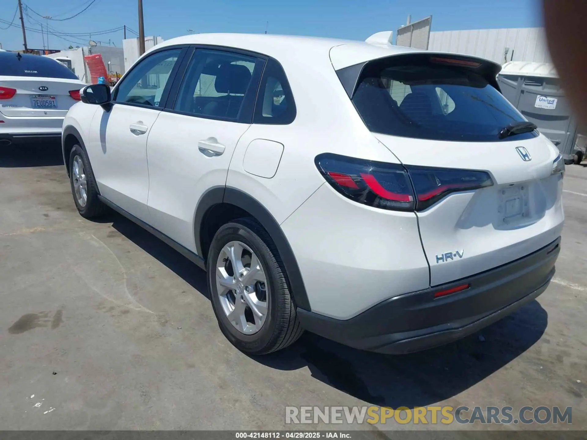 3 Photograph of a damaged car 3CZRZ1H33SM715575 HONDA HR-V 2025
