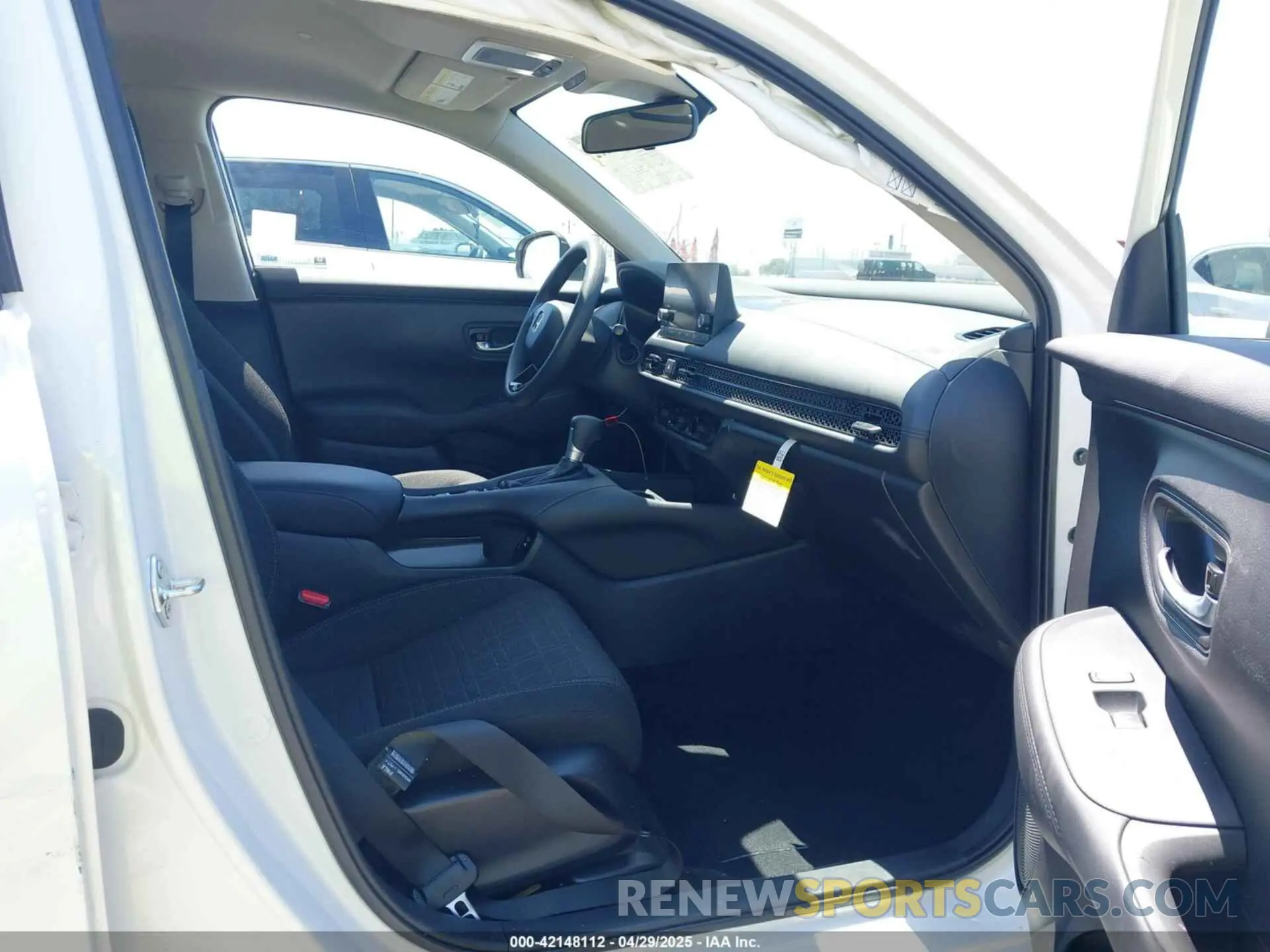 5 Photograph of a damaged car 3CZRZ1H33SM715575 HONDA HR-V 2025