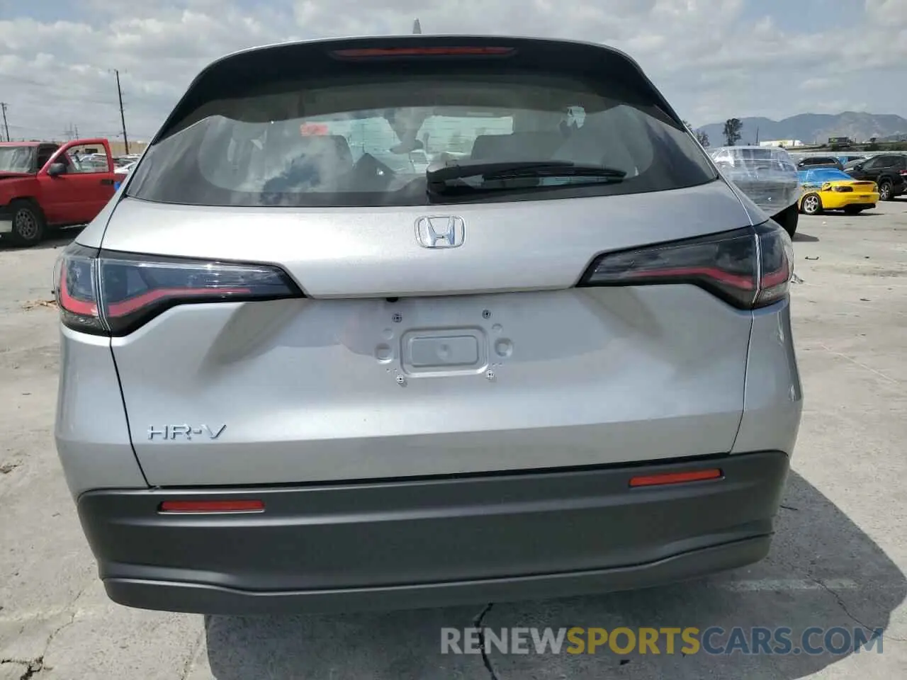 6 Photograph of a damaged car 3CZRZ1H33SM735230 HONDA HR-V 2025