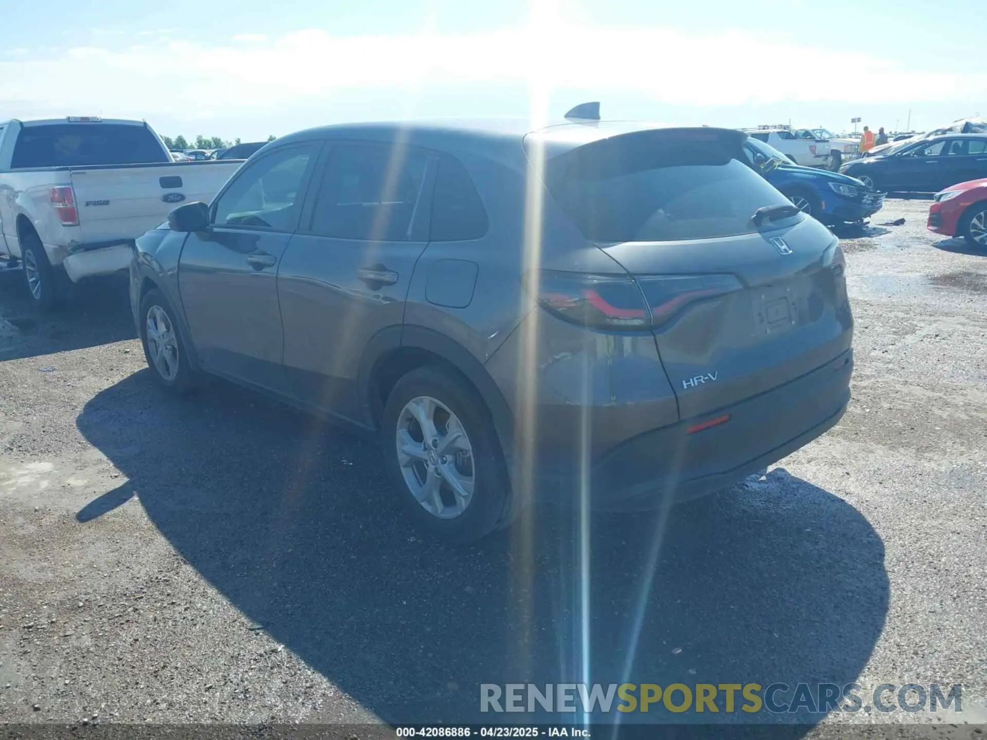 3 Photograph of a damaged car 3CZRZ1H34SM700003 HONDA HR-V 2025