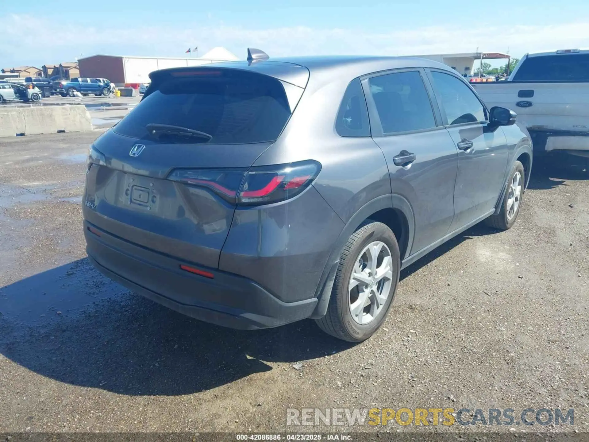 4 Photograph of a damaged car 3CZRZ1H34SM700003 HONDA HR-V 2025