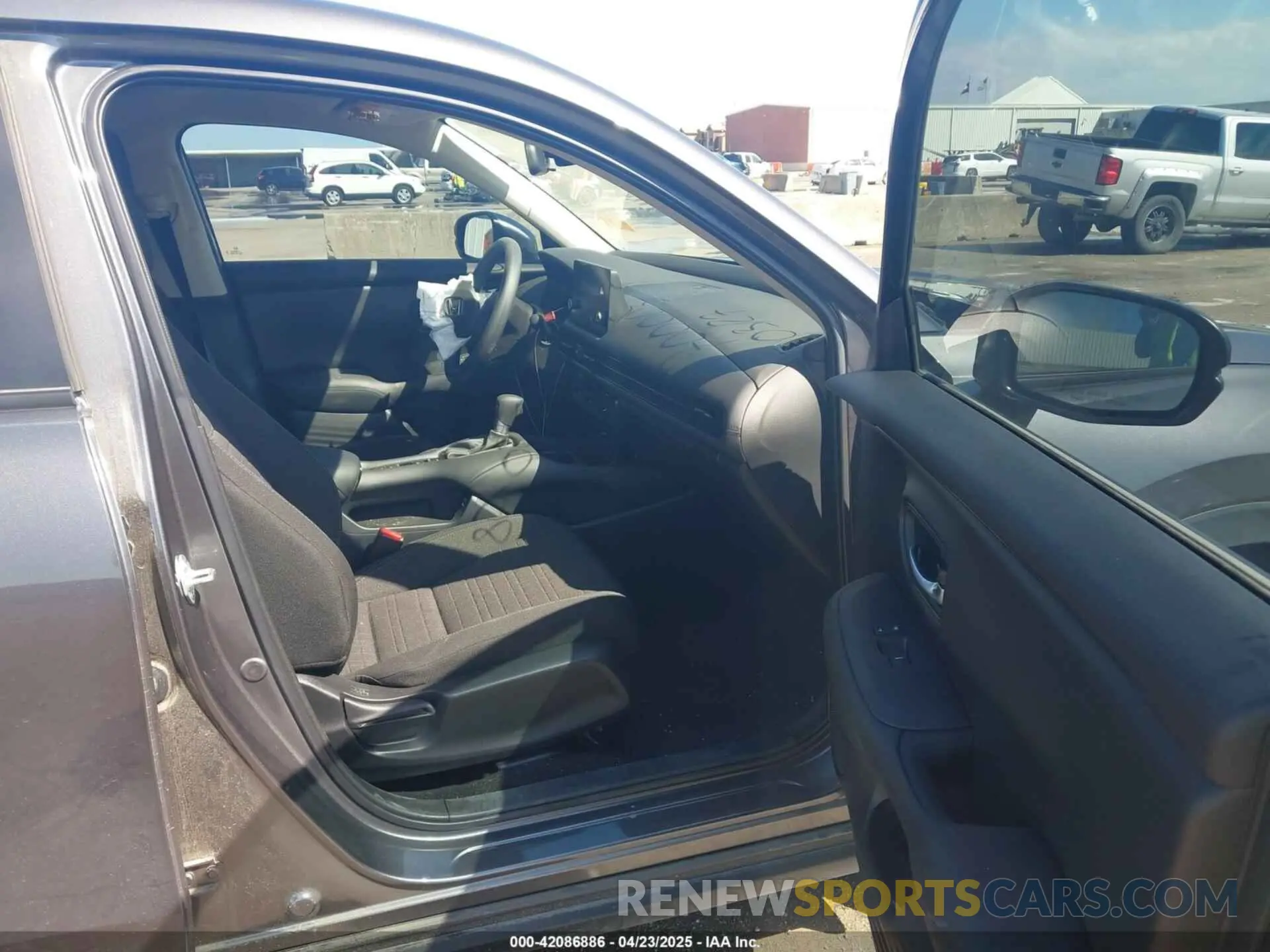 5 Photograph of a damaged car 3CZRZ1H34SM700003 HONDA HR-V 2025