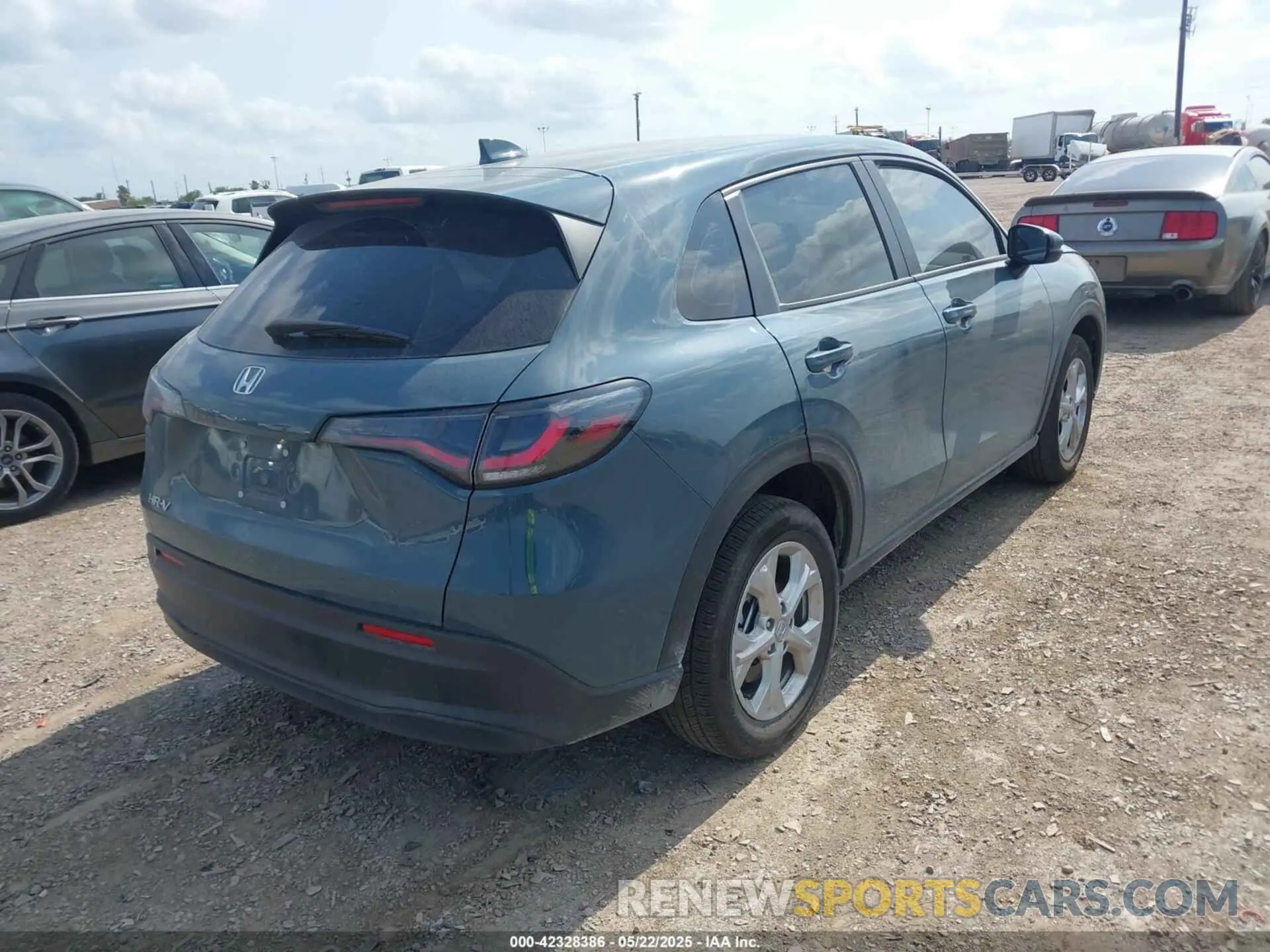 4 Photograph of a damaged car 3CZRZ1H34SM740551 HONDA HR-V 2025