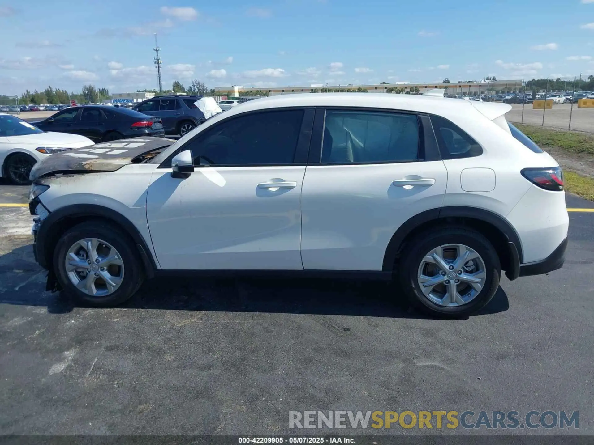 14 Photograph of a damaged car 3CZRZ1H36SM743497 HONDA HR-V 2025