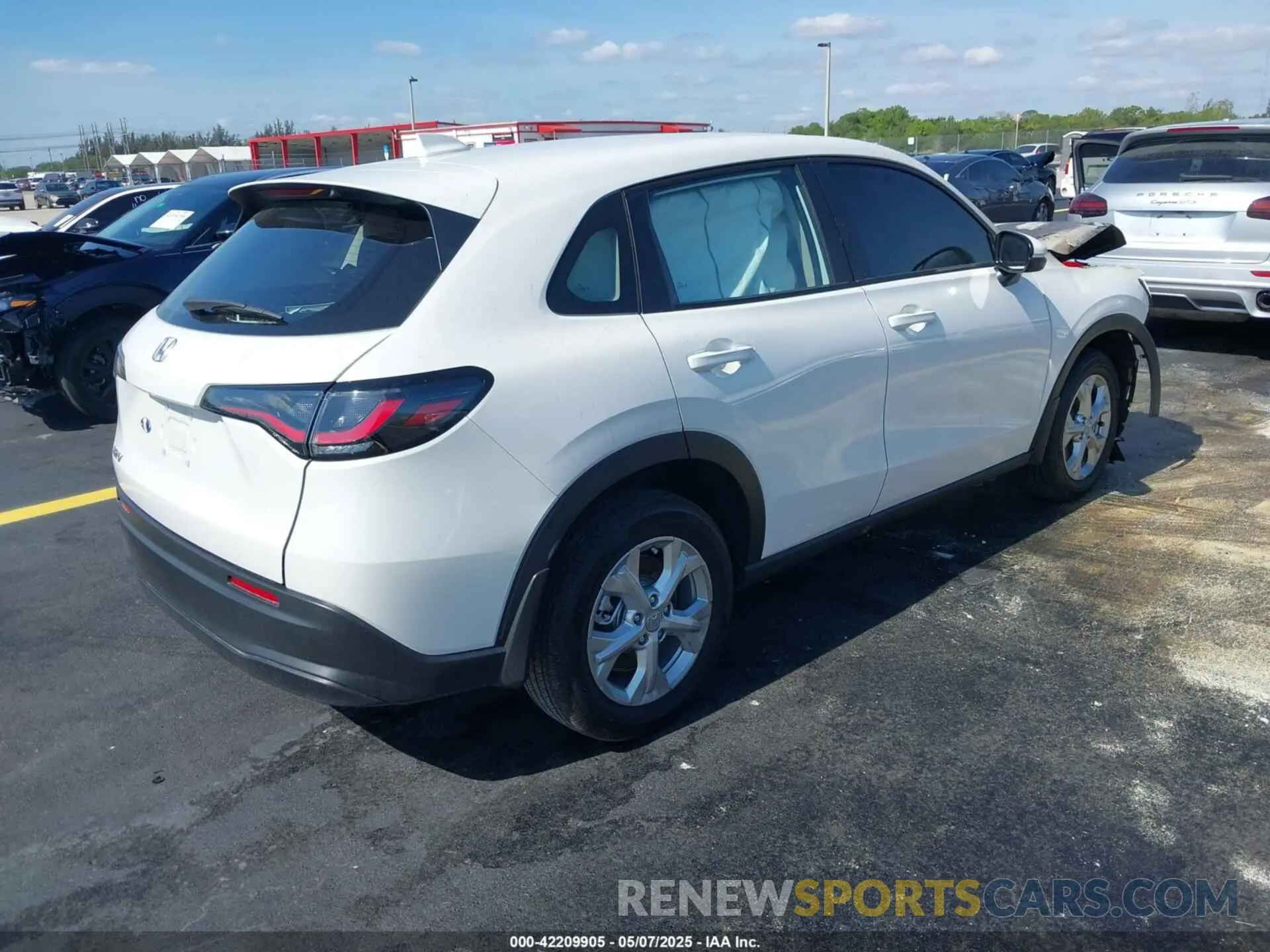 4 Photograph of a damaged car 3CZRZ1H36SM743497 HONDA HR-V 2025
