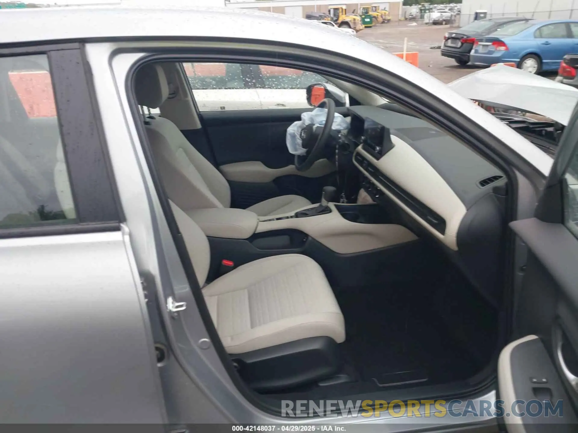 5 Photograph of a damaged car 3CZRZ1H36SM750725 HONDA HR-V 2025