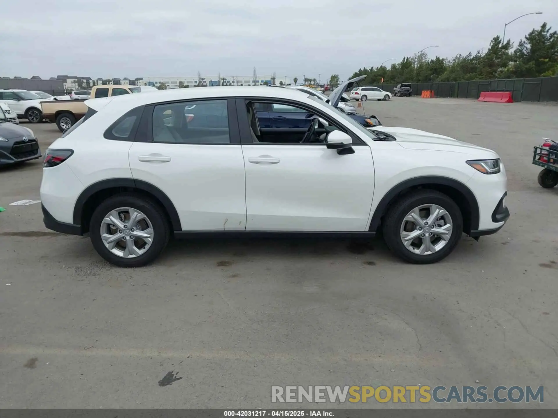 13 Photograph of a damaged car 3CZRZ1H3XSM721213 HONDA HR-V 2025