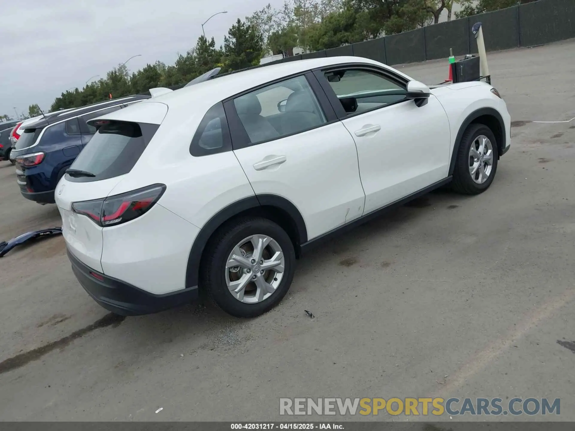 4 Photograph of a damaged car 3CZRZ1H3XSM721213 HONDA HR-V 2025