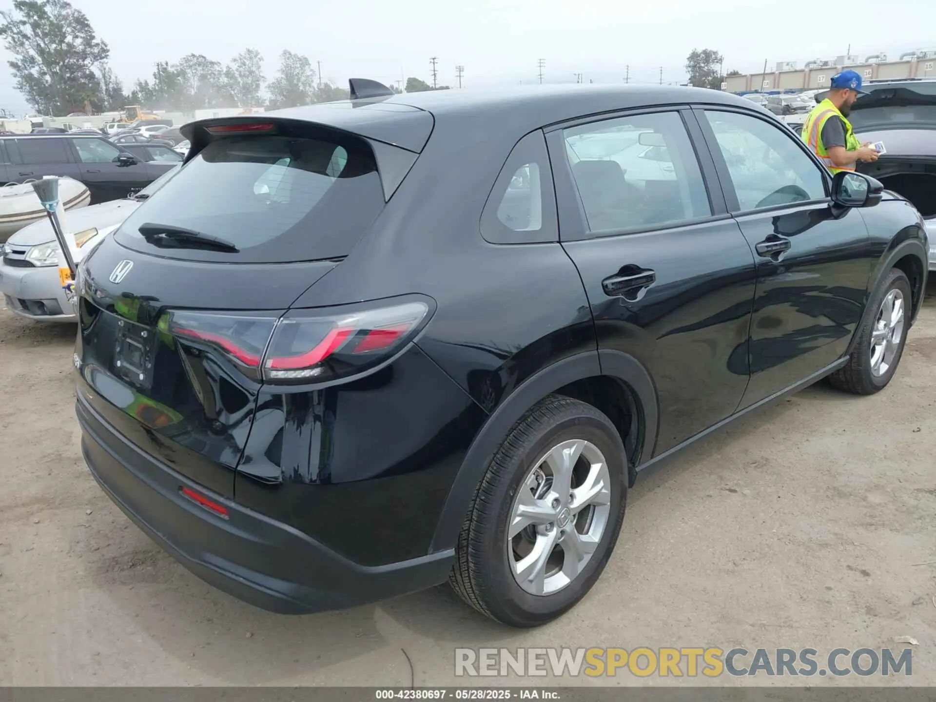 4 Photograph of a damaged car 3CZRZ1H3XSM734589 HONDA HR-V 2025
