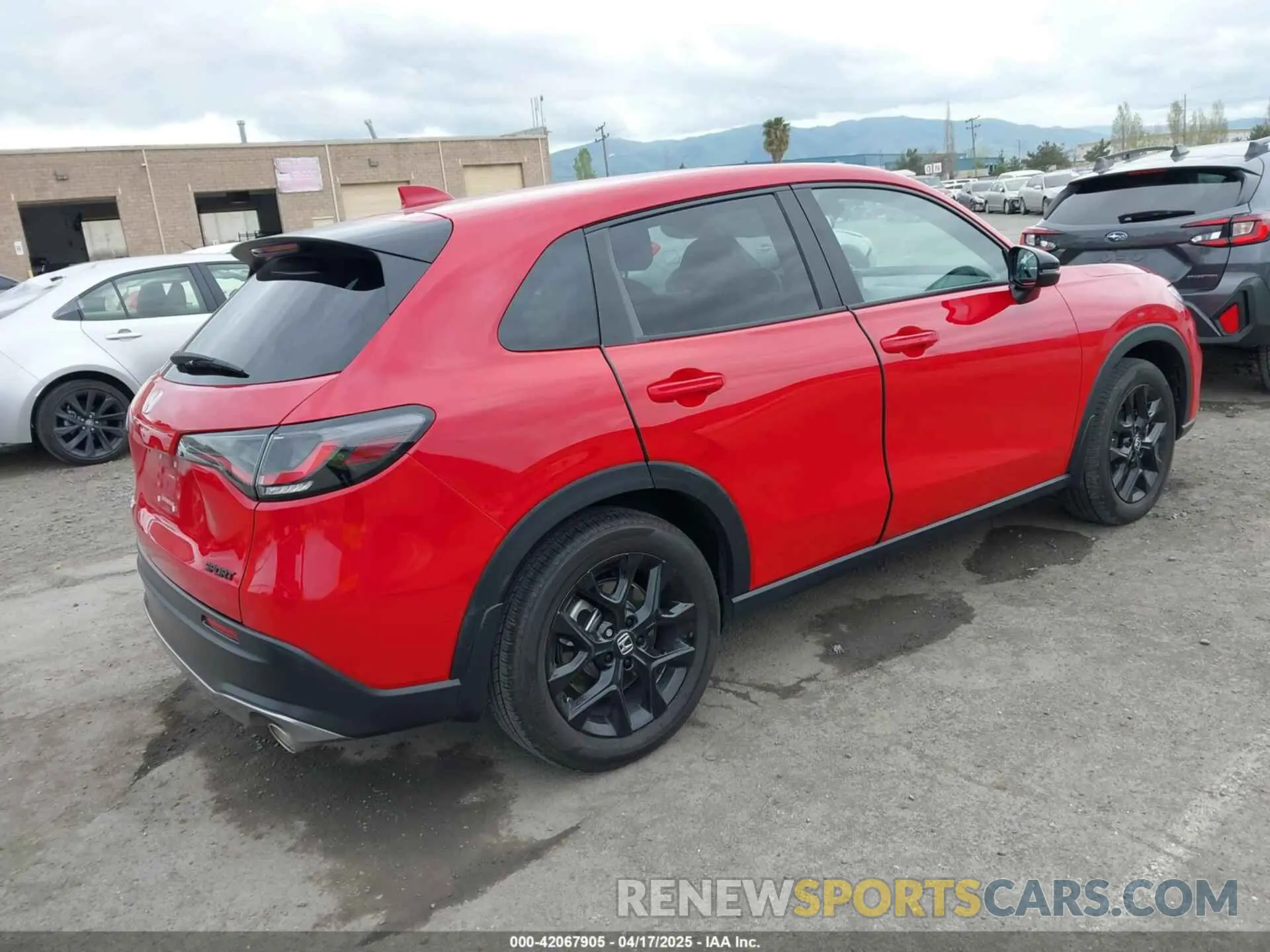 4 Photograph of a damaged car 3CZRZ1H50SM702574 HONDA HR-V 2025
